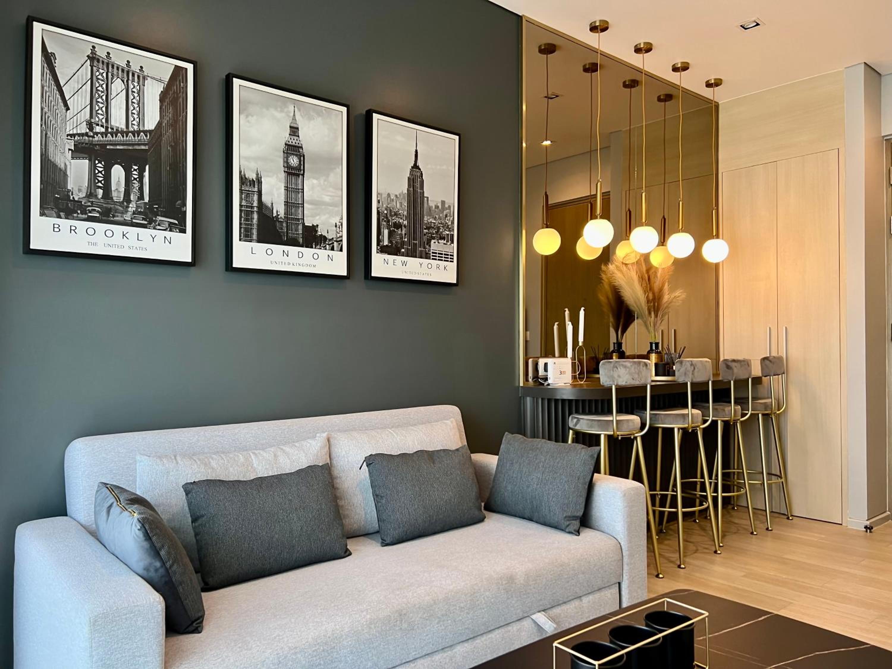 One-Bedroom Apartment - Photo 1