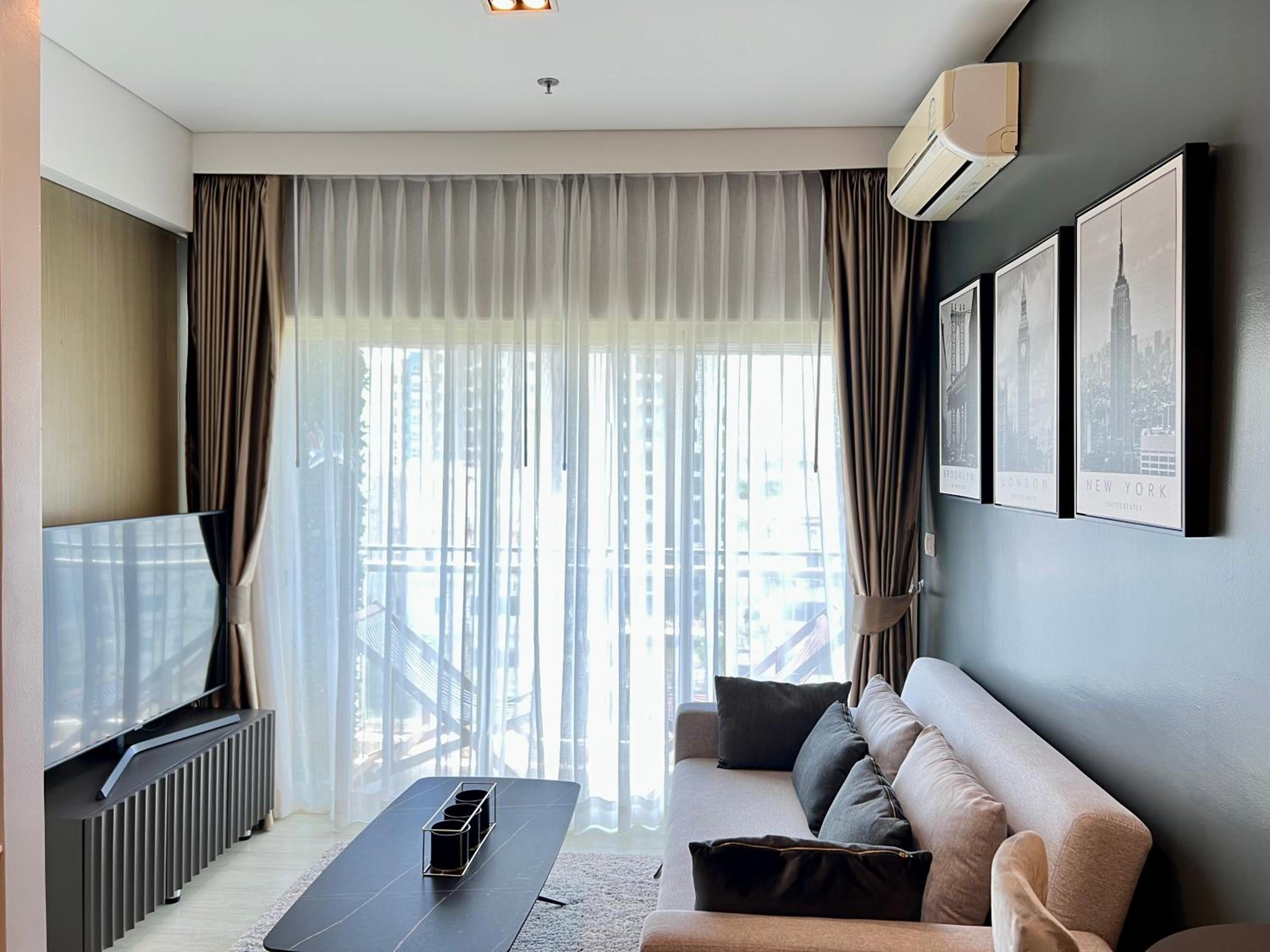 One-Bedroom Apartment - Photo 4