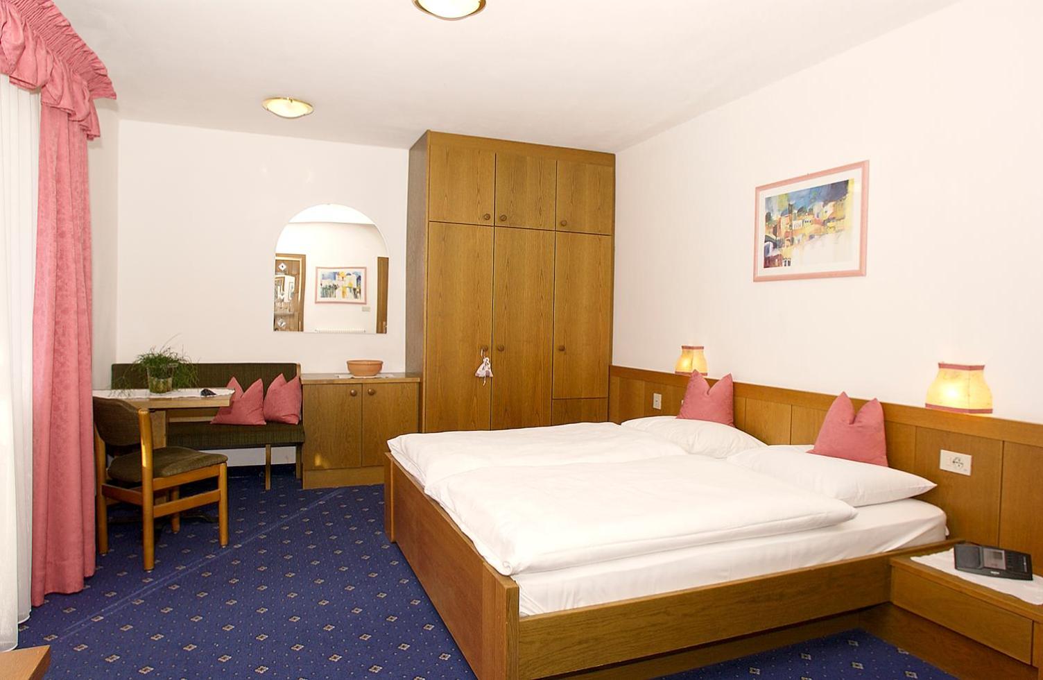 Double Room with Balcony (next door) - Photo 2