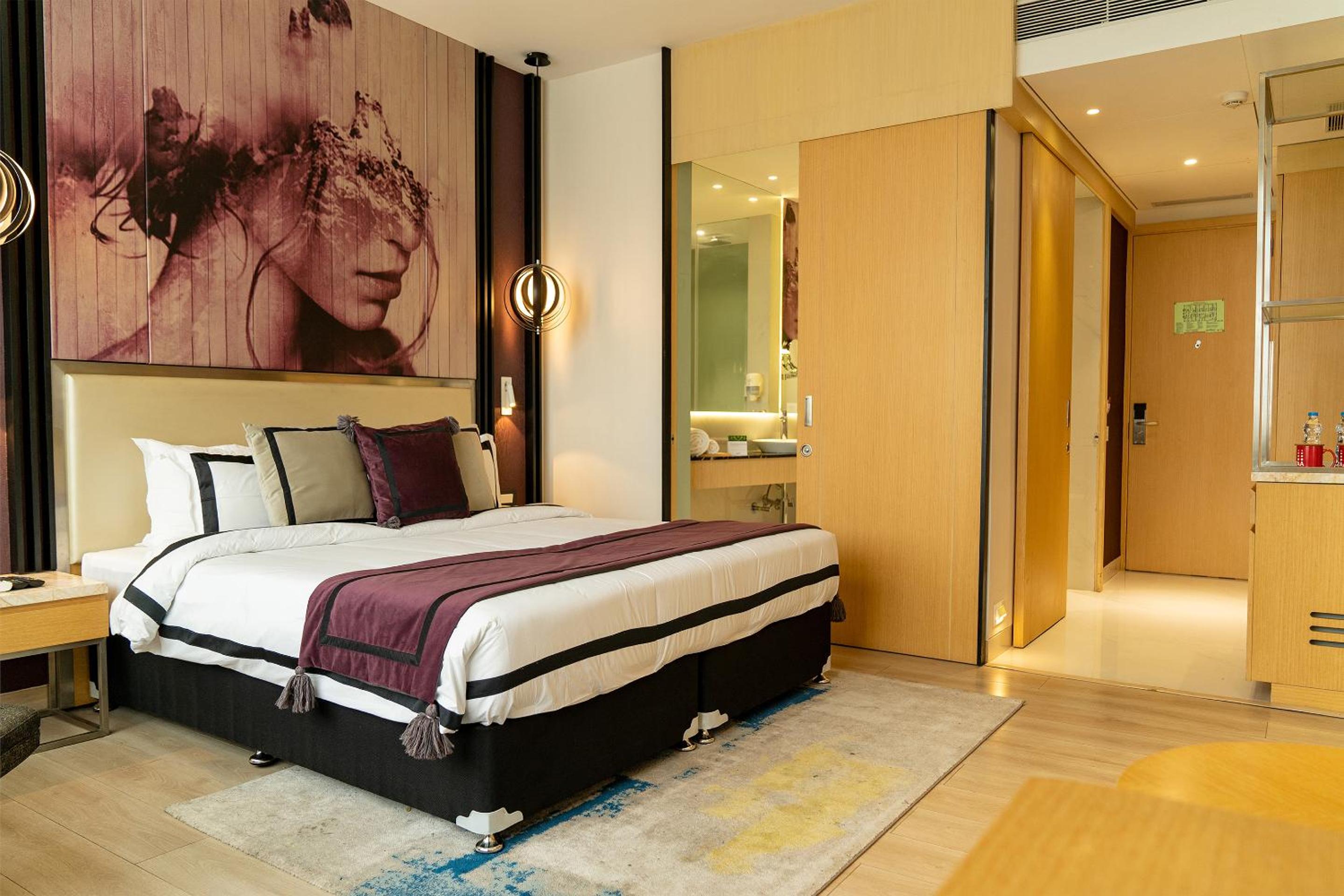 Deluxe Double or Twin Room with City View