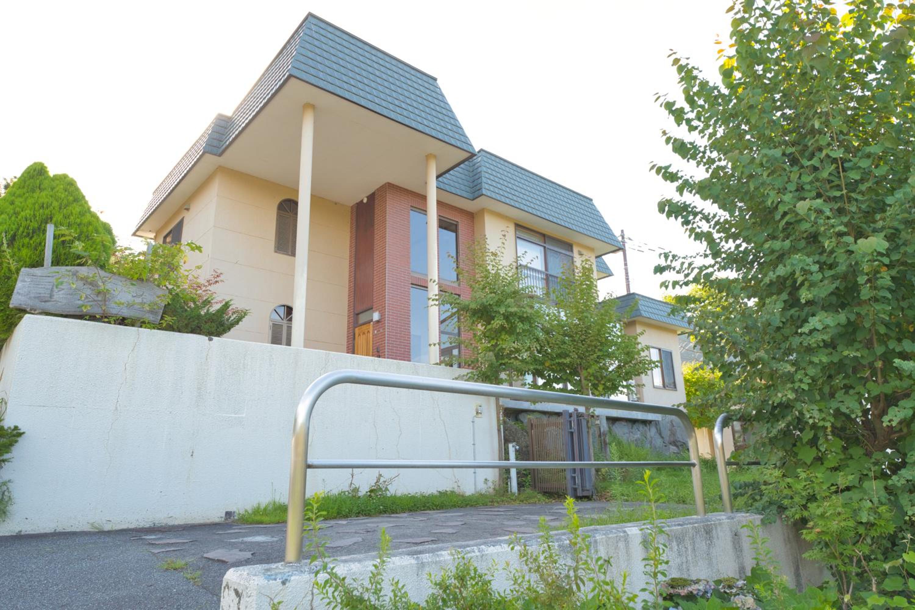 Three-Bedroom House - Photo 15