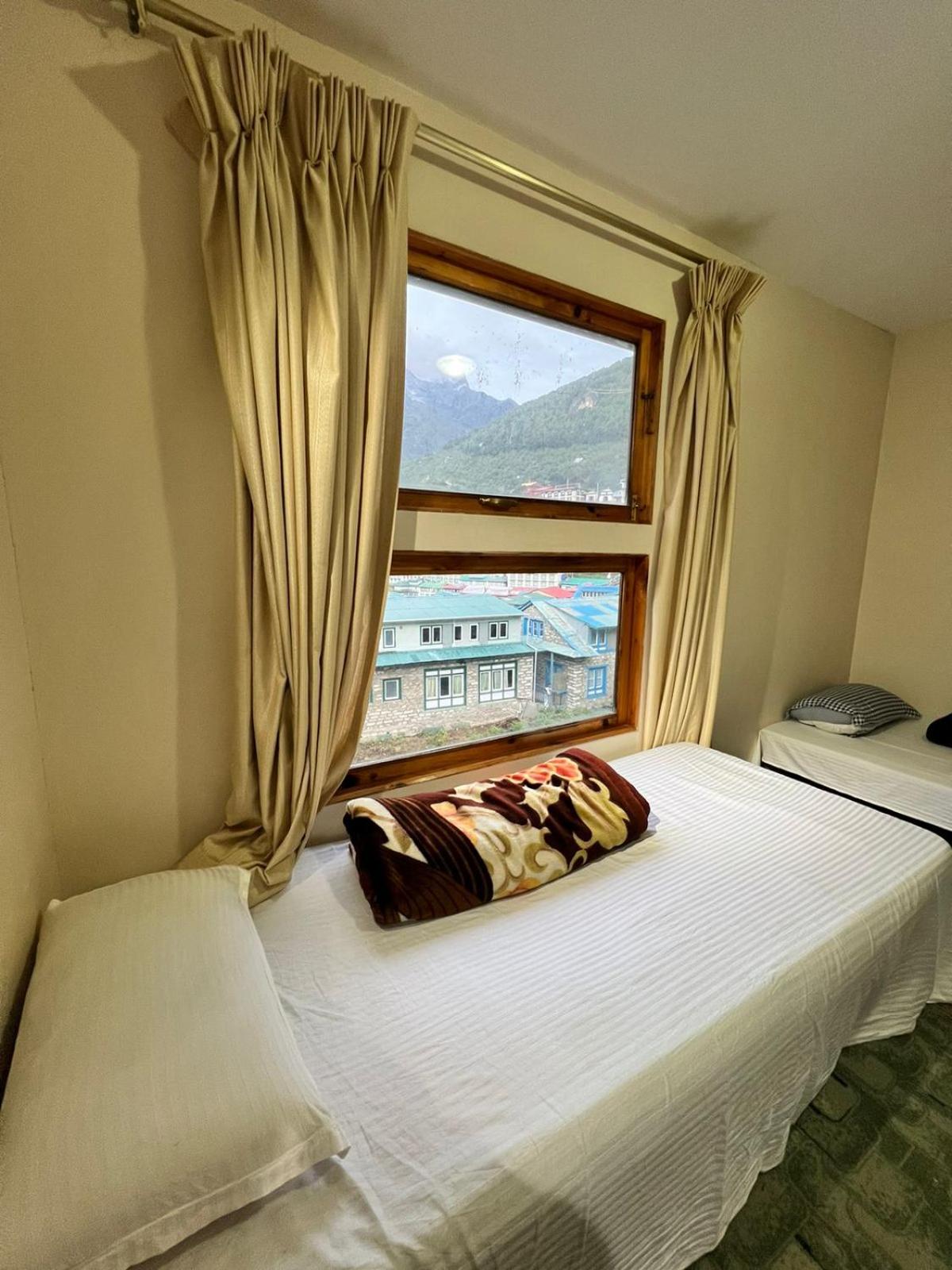 Twin Room with Private Bathroom