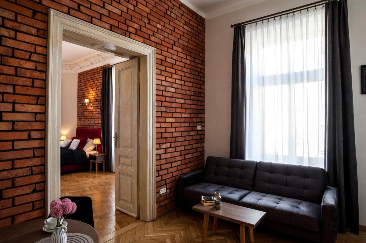 King Suite with Balcony - Photo 28