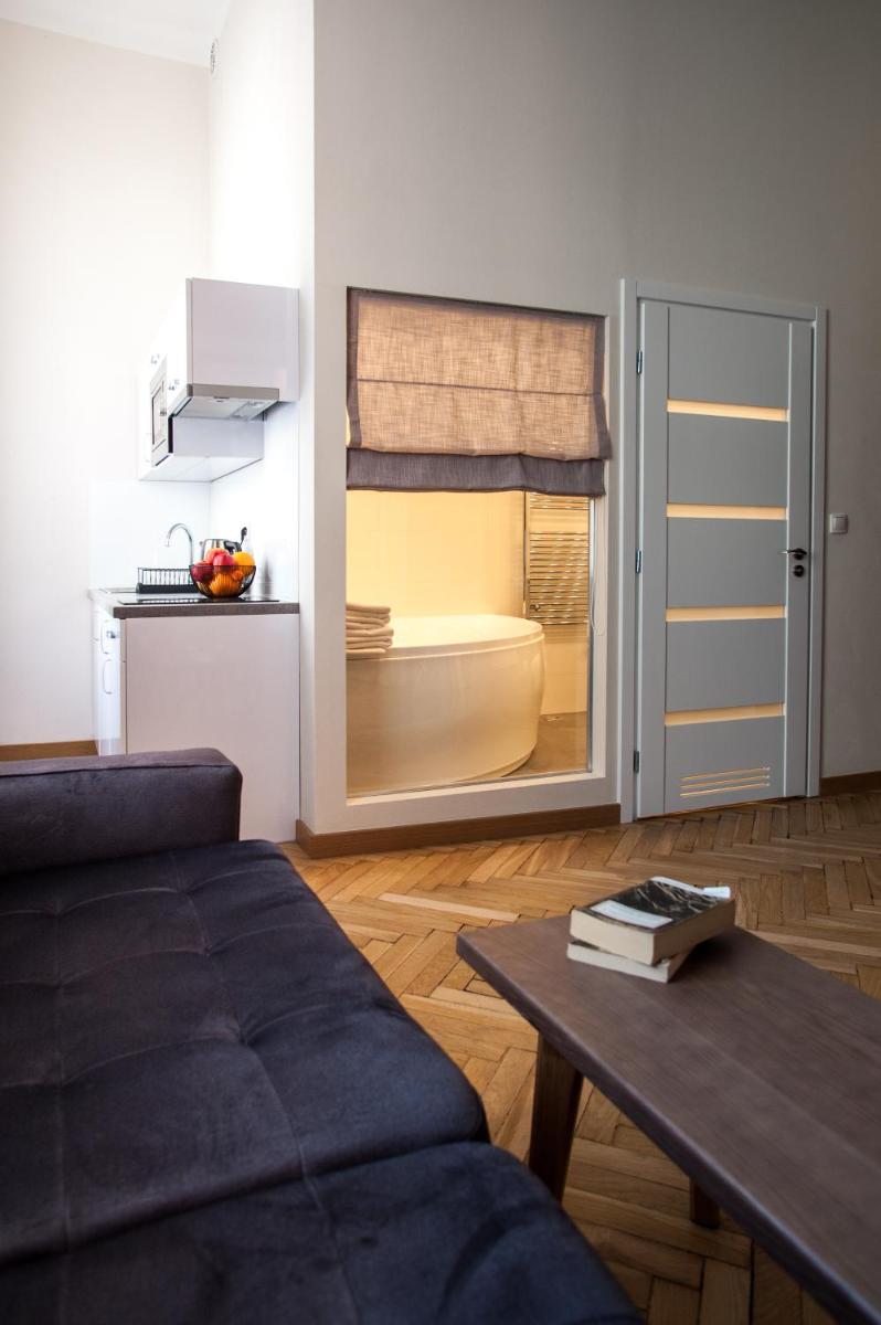 King Suite with Balcony - Photo 27