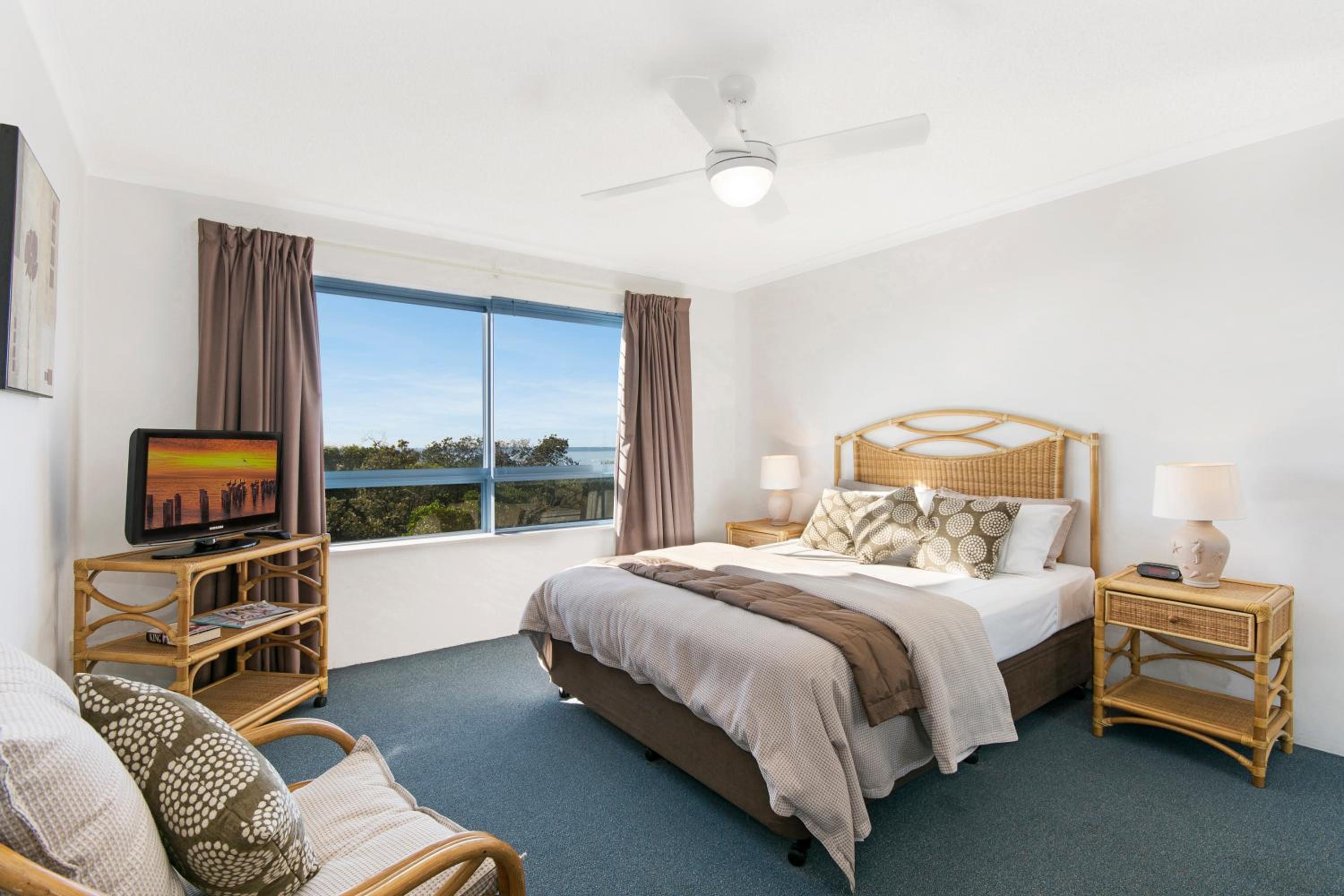 Two-Bedroom Oceanfront Apartment photo 2
