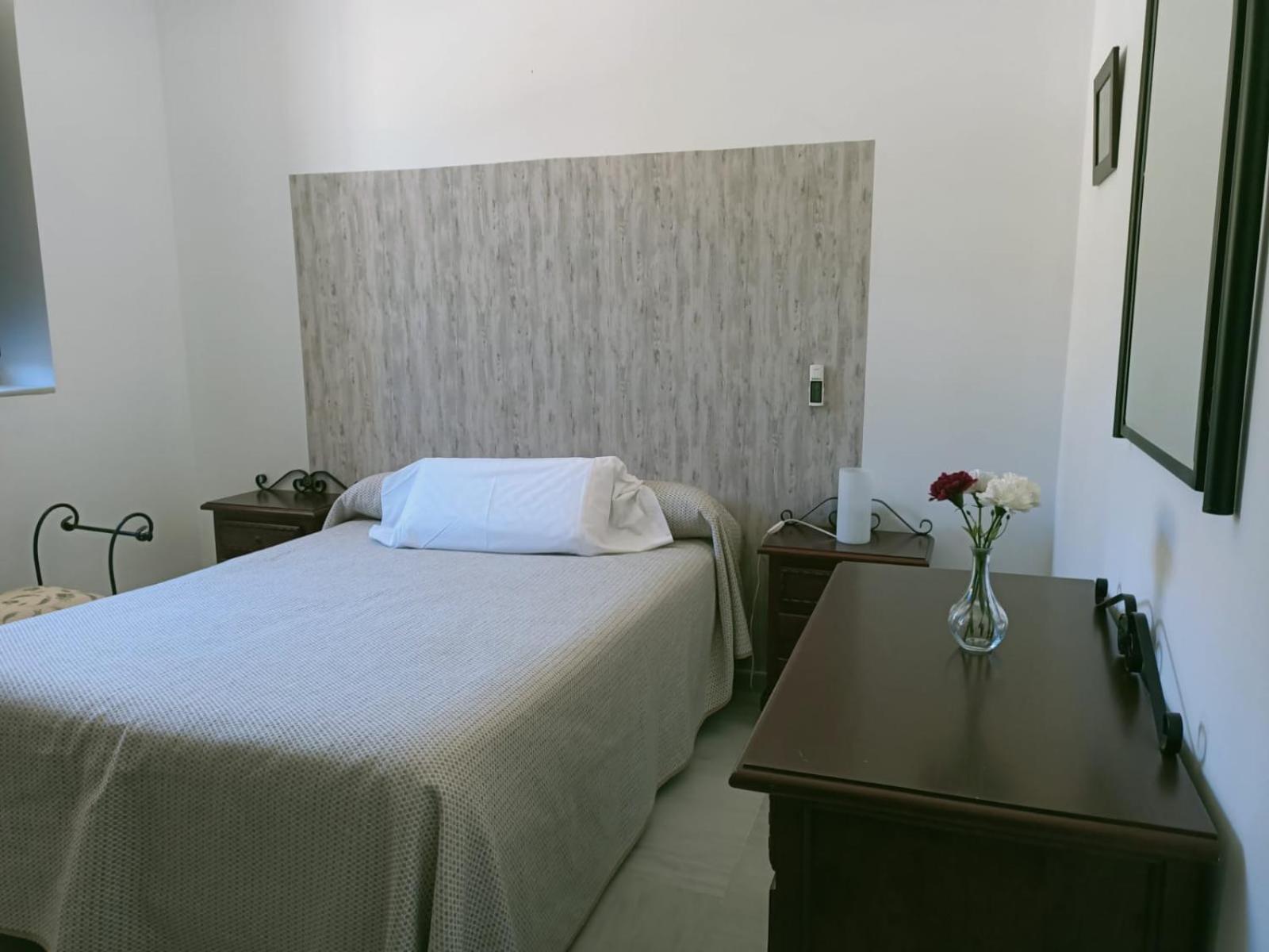 Habitación Estándar con Cama Queen