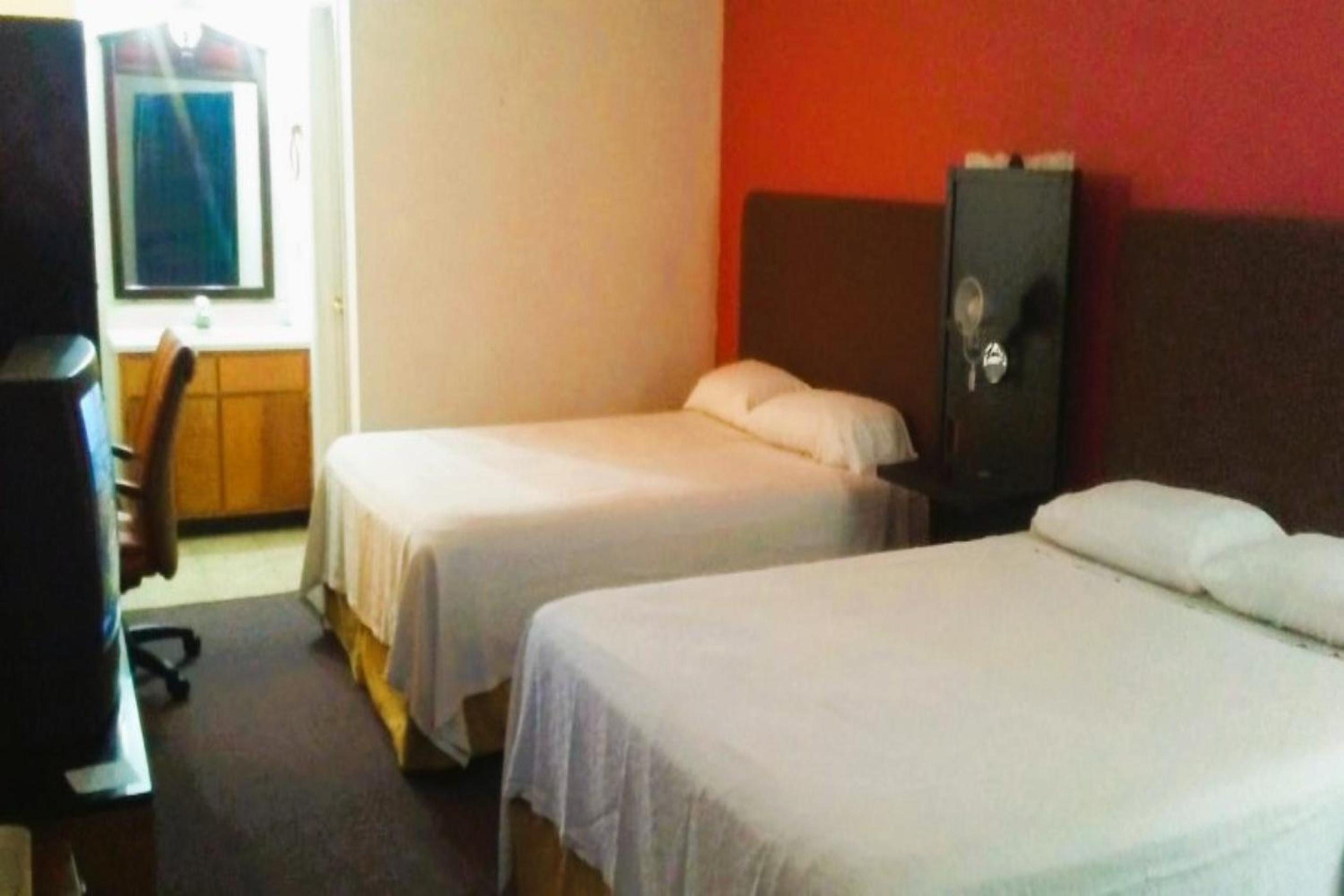 2 Full Beds Non-Smoking	 photo 3