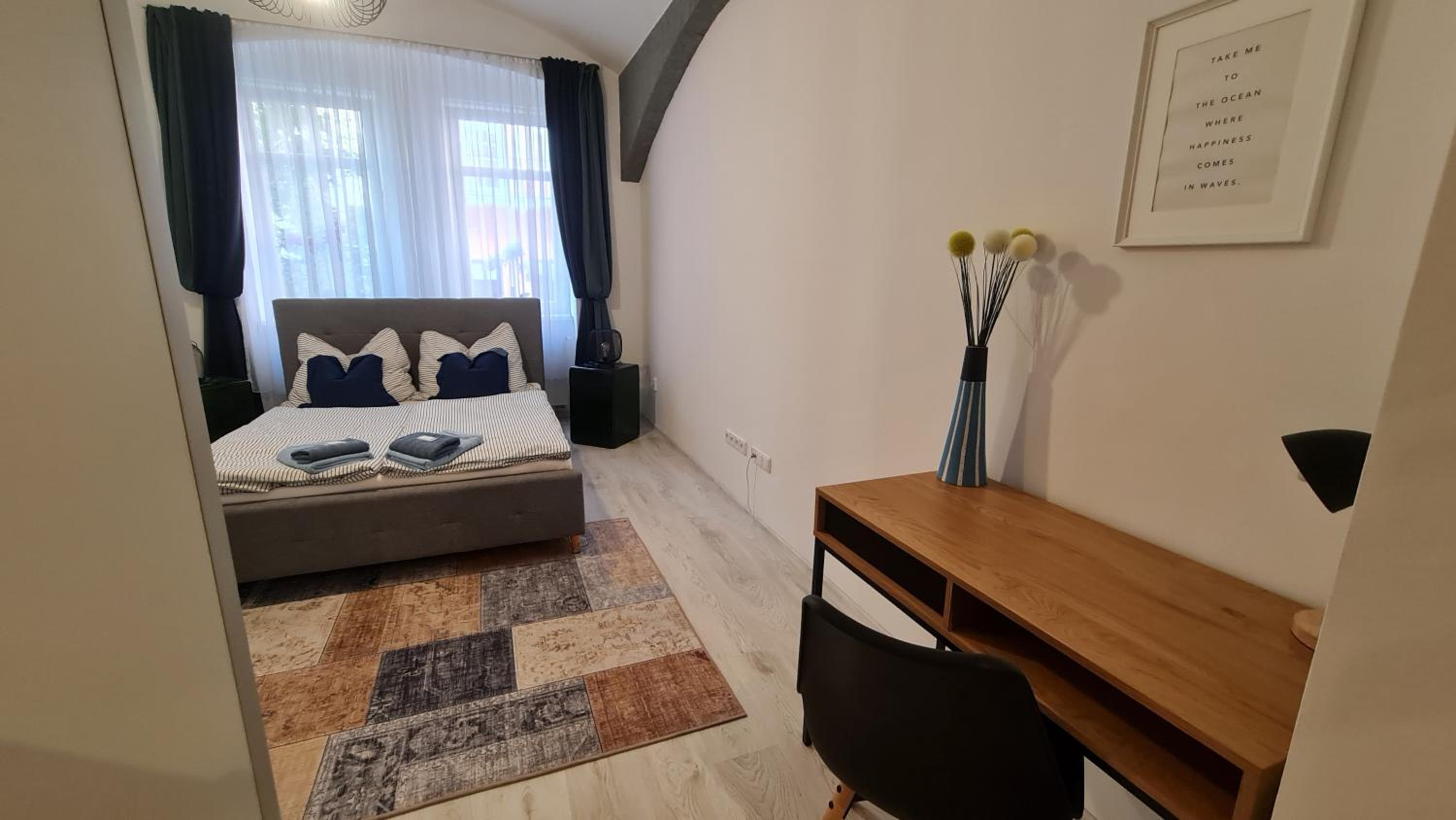 One-Bedroom Apartment thumbnail 6