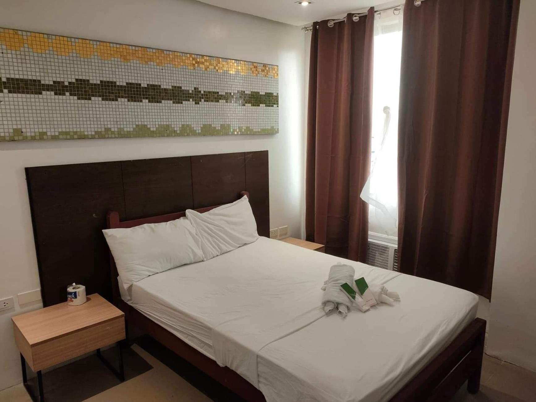 Budget Double Room - Photo 9
