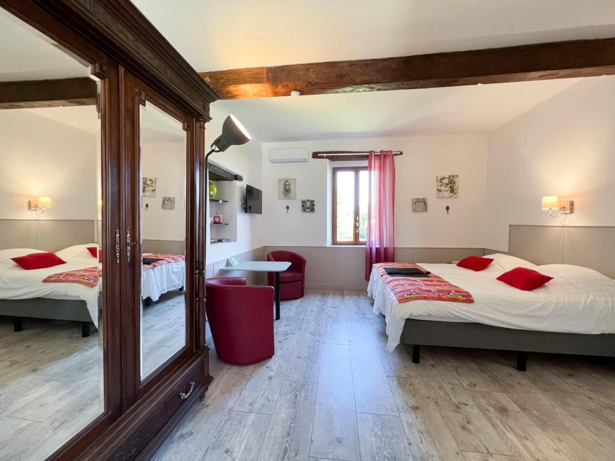 Twin Room with Private Bathroom photo 3