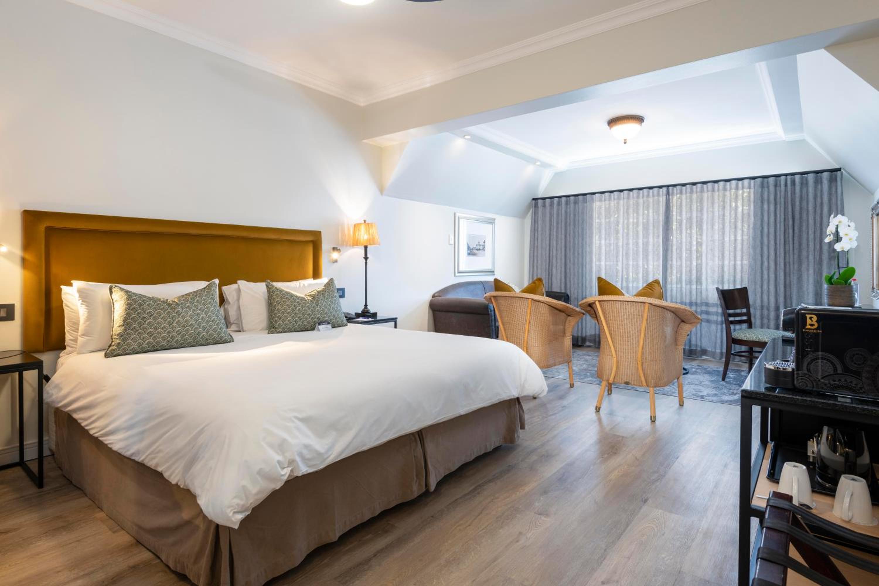 Deluxe King Suite photo 1