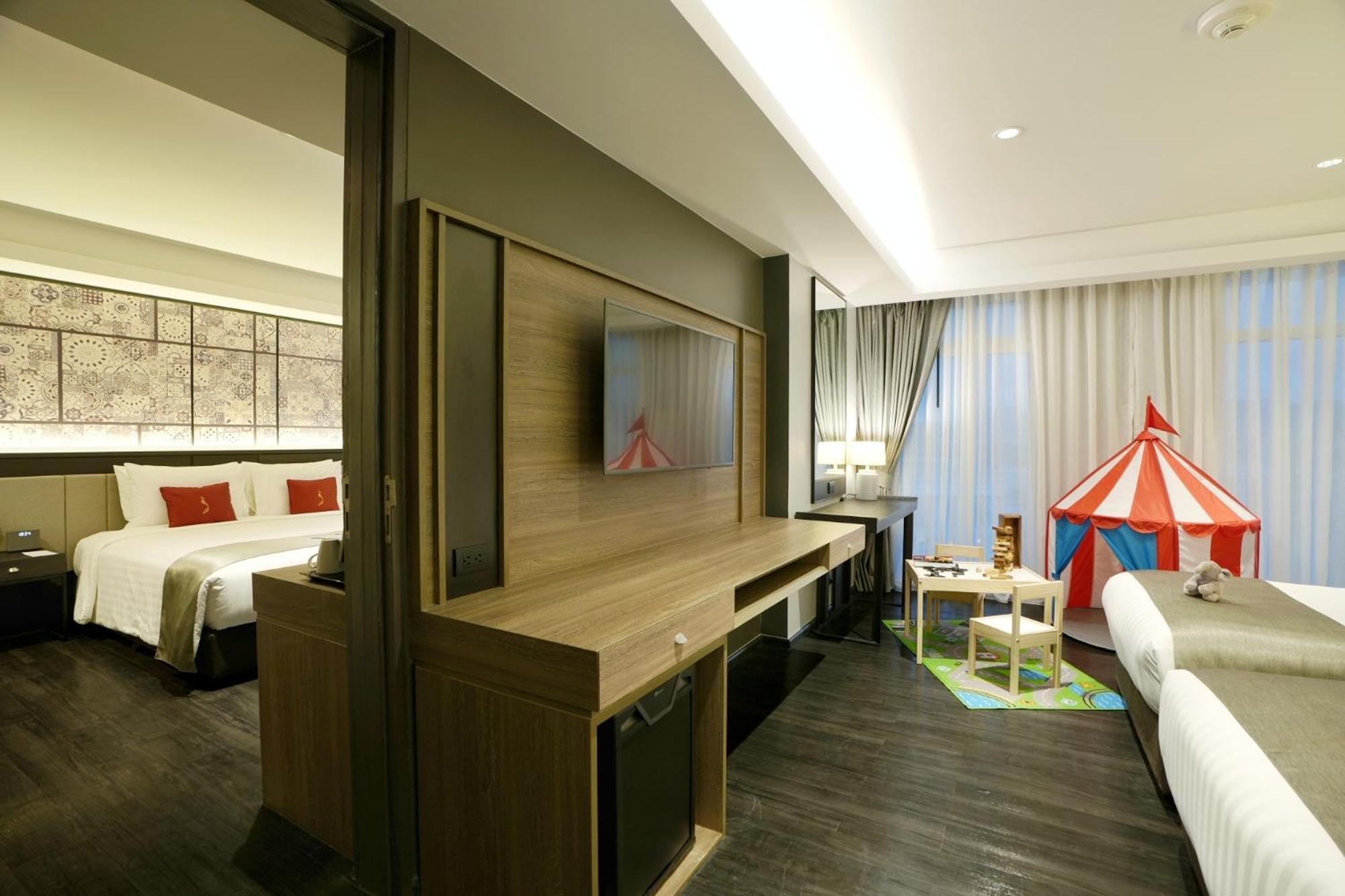 Family Room King & Twin Room - Photo 7