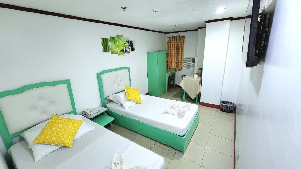 Standard Twin Room - Photo 5