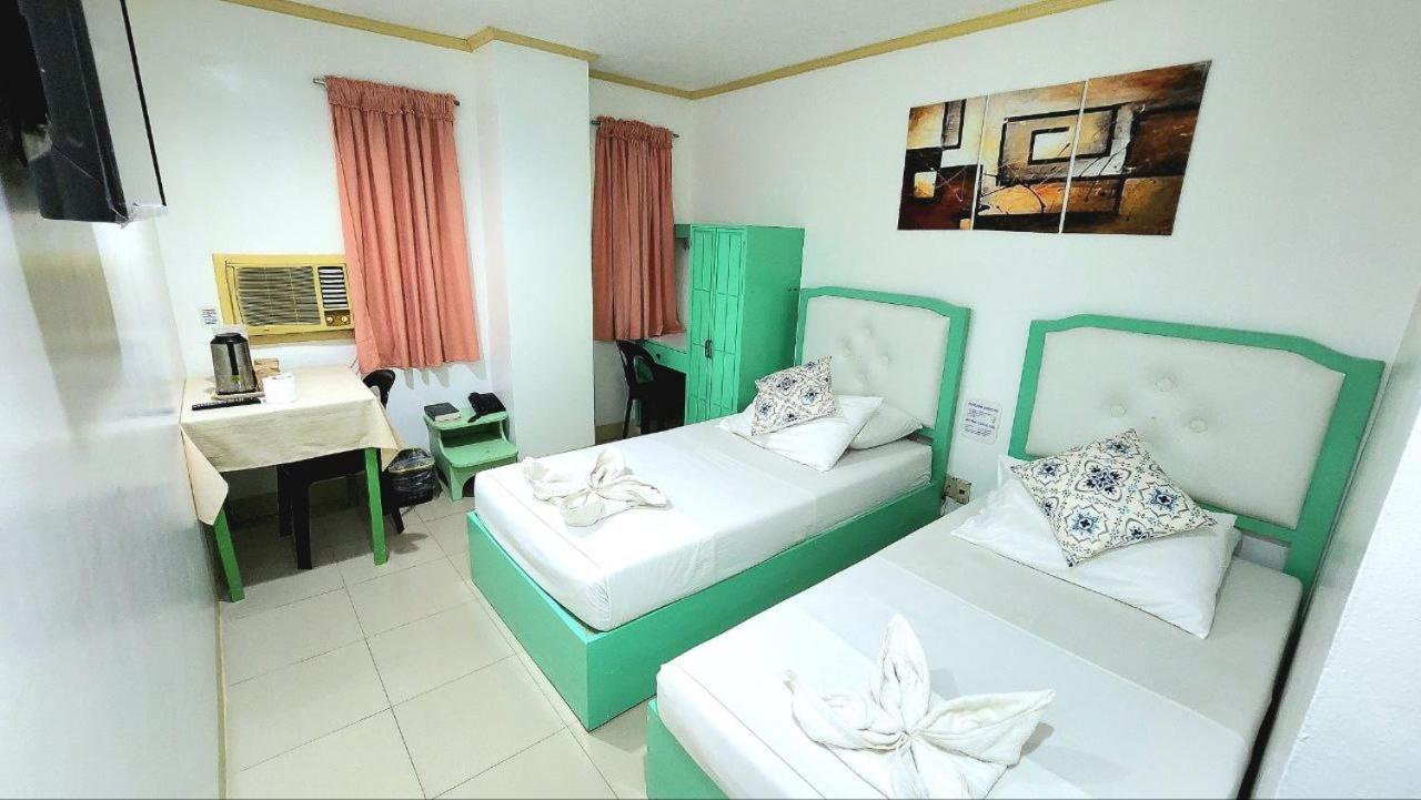 Standard Twin Room - Photo 3