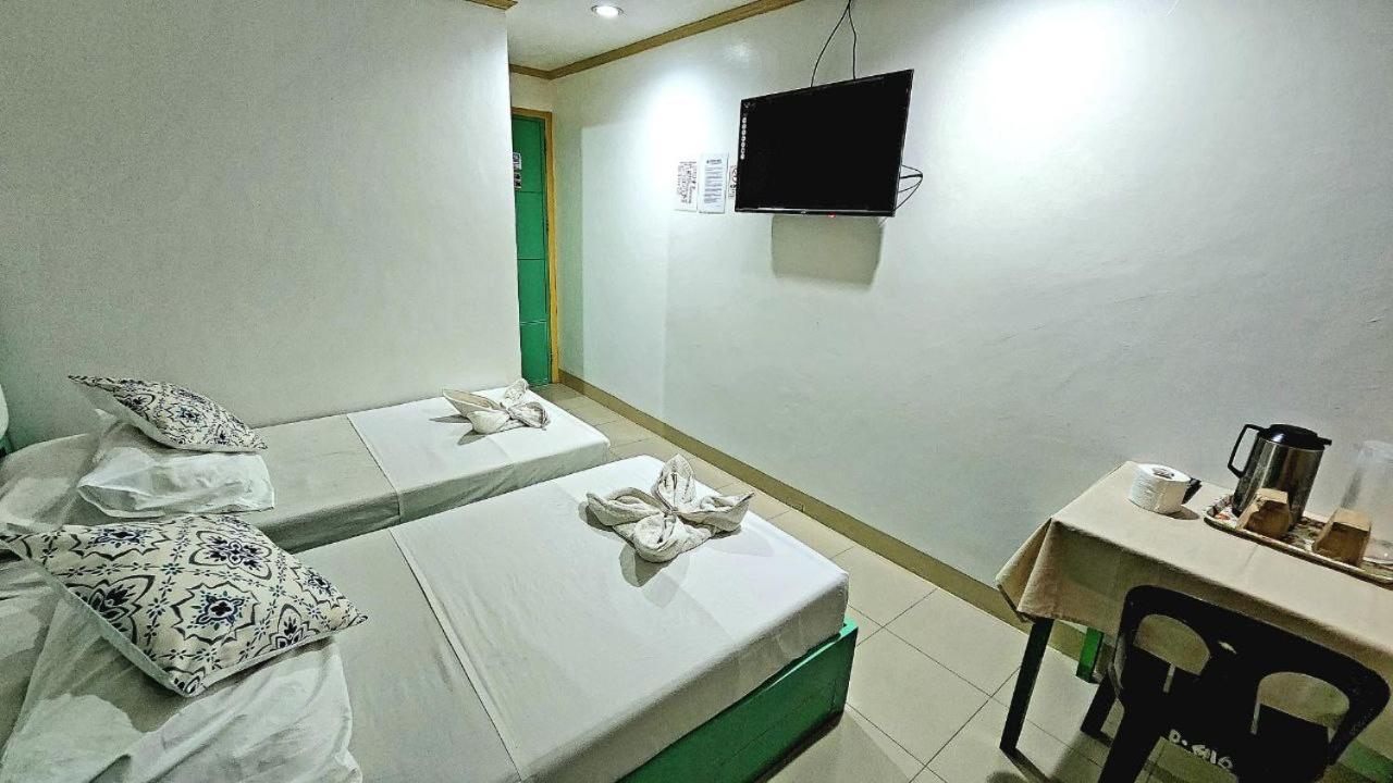 Standard Twin Room - Photo 8