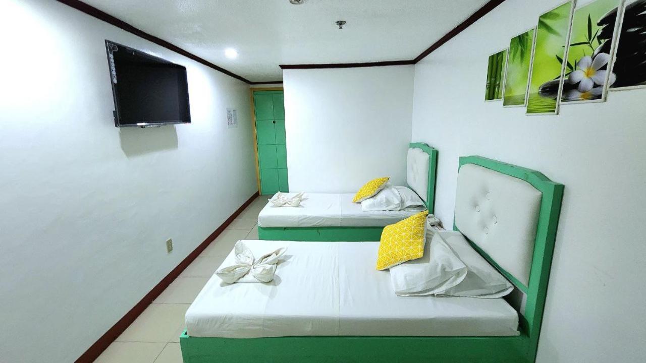 Standard Twin Room - Photo 9