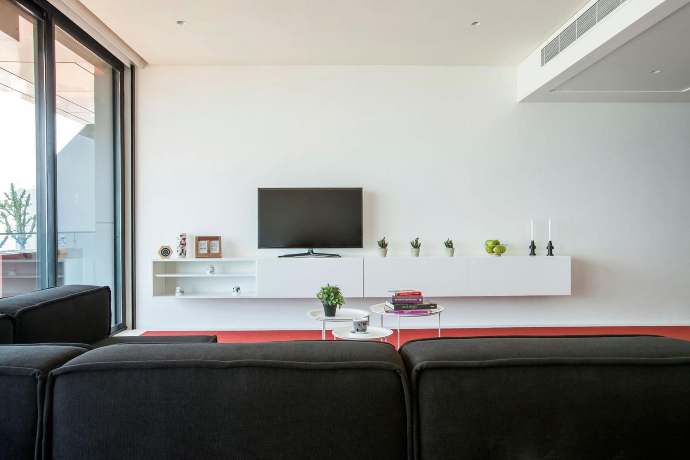 One Bedroom Duplex Apartment with City View 