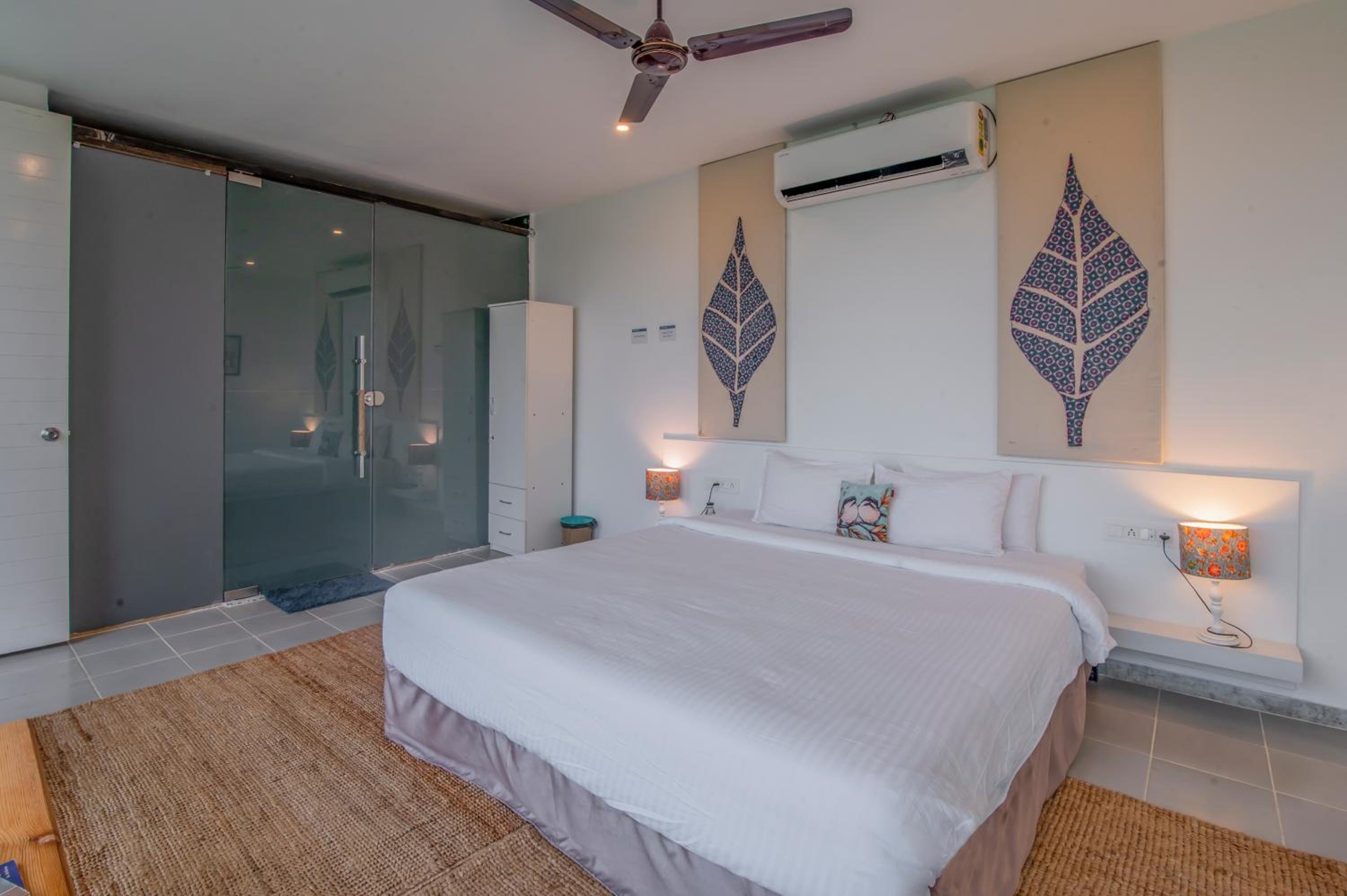 Villa - Photo 1