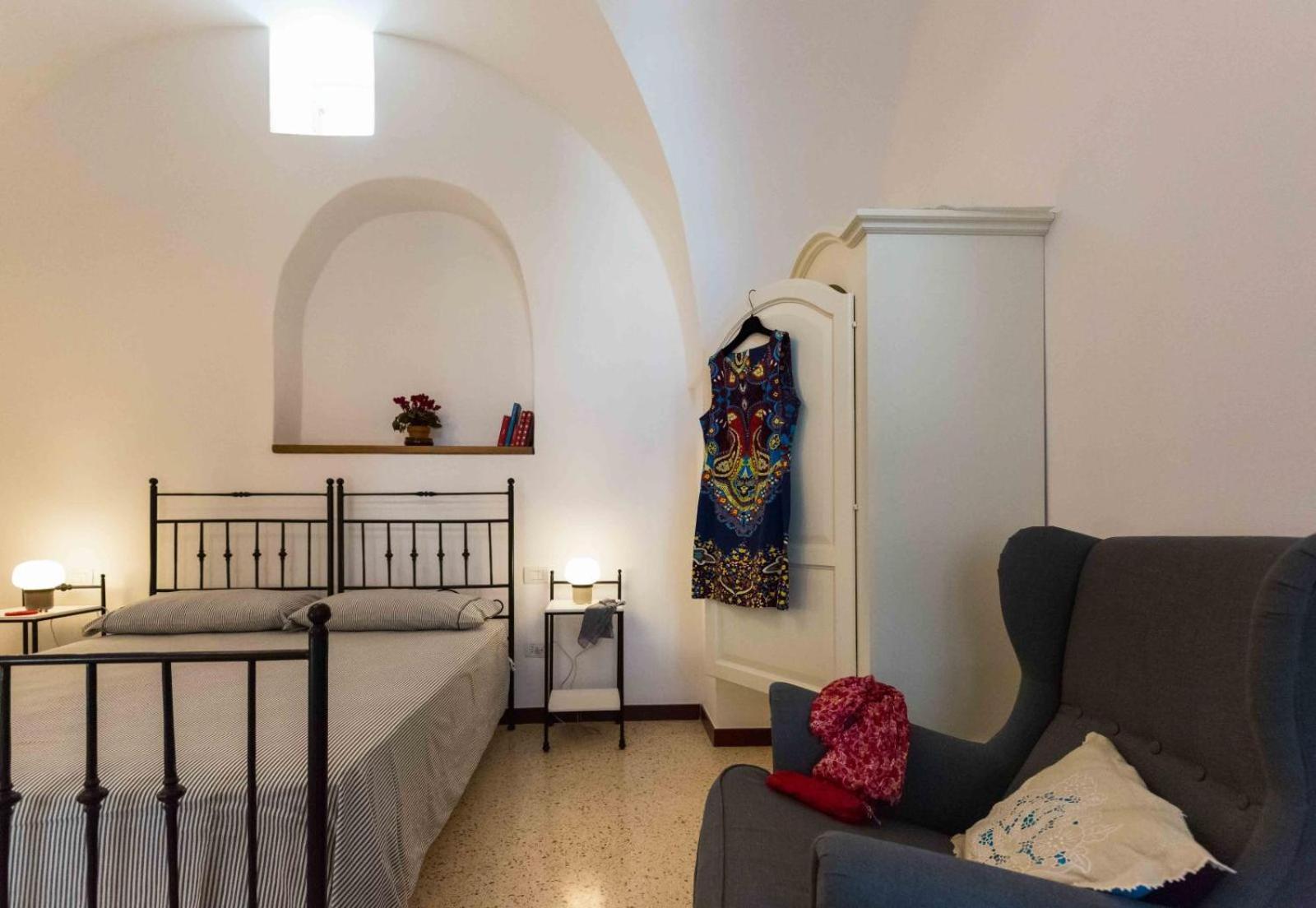 Deluxe Double Room with Balcony - Photo 4