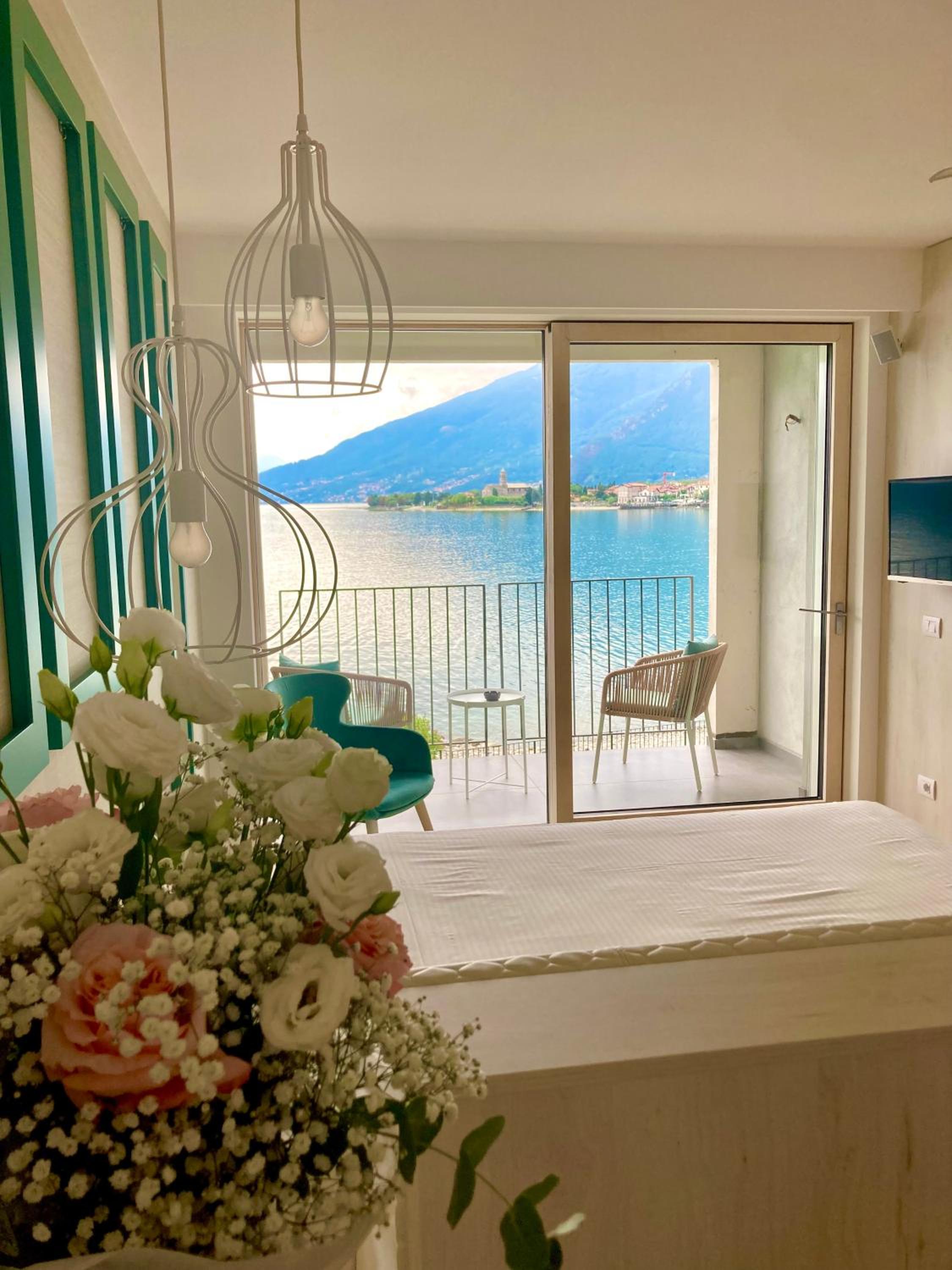 Deluxe Double Room with Balcony - Photo 18