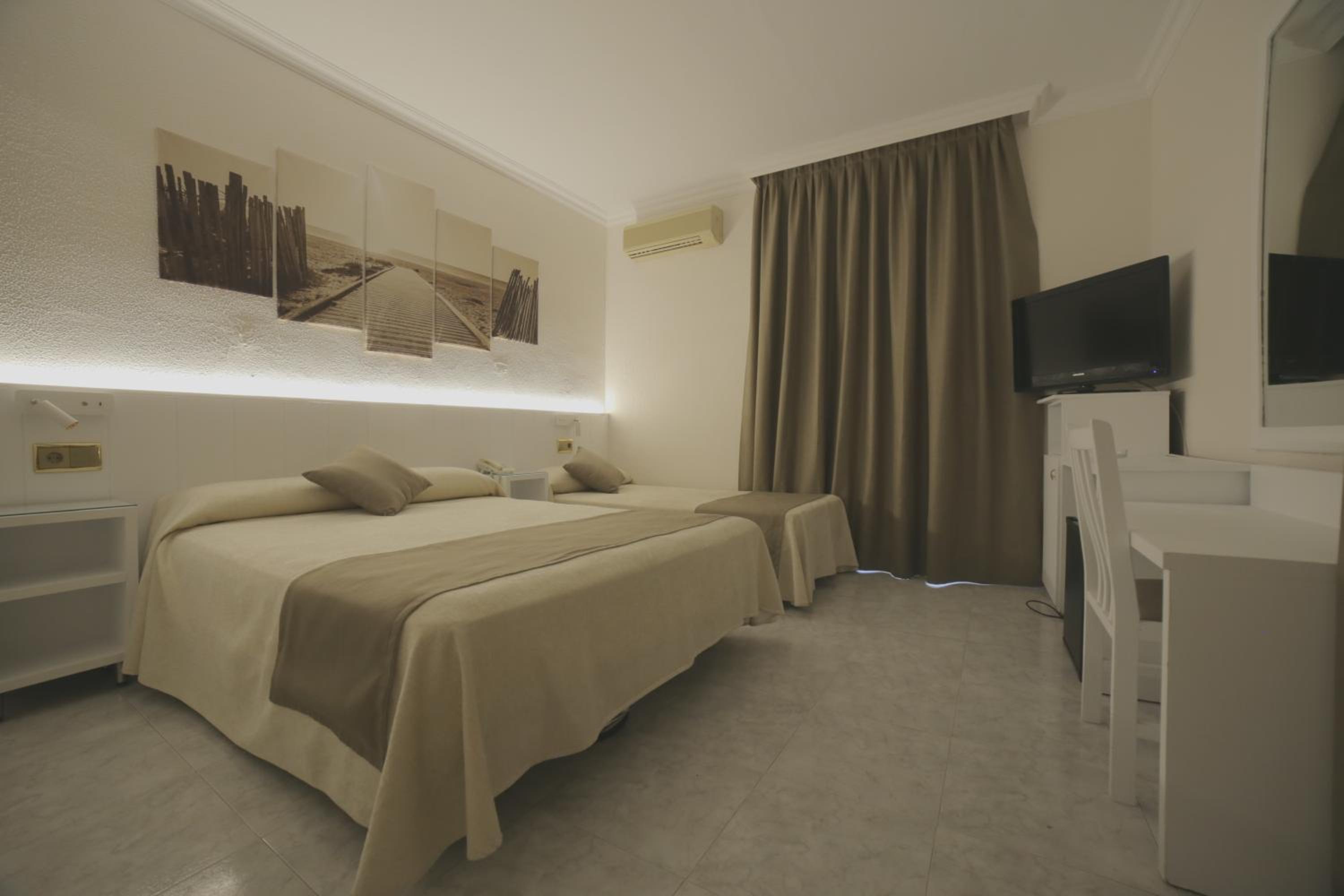 Habitación Triple con Balcón