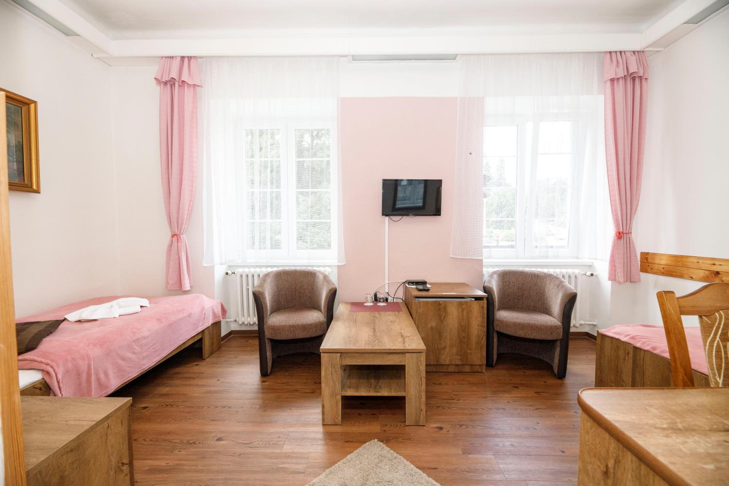 Standard Double or Twin Room photo 1