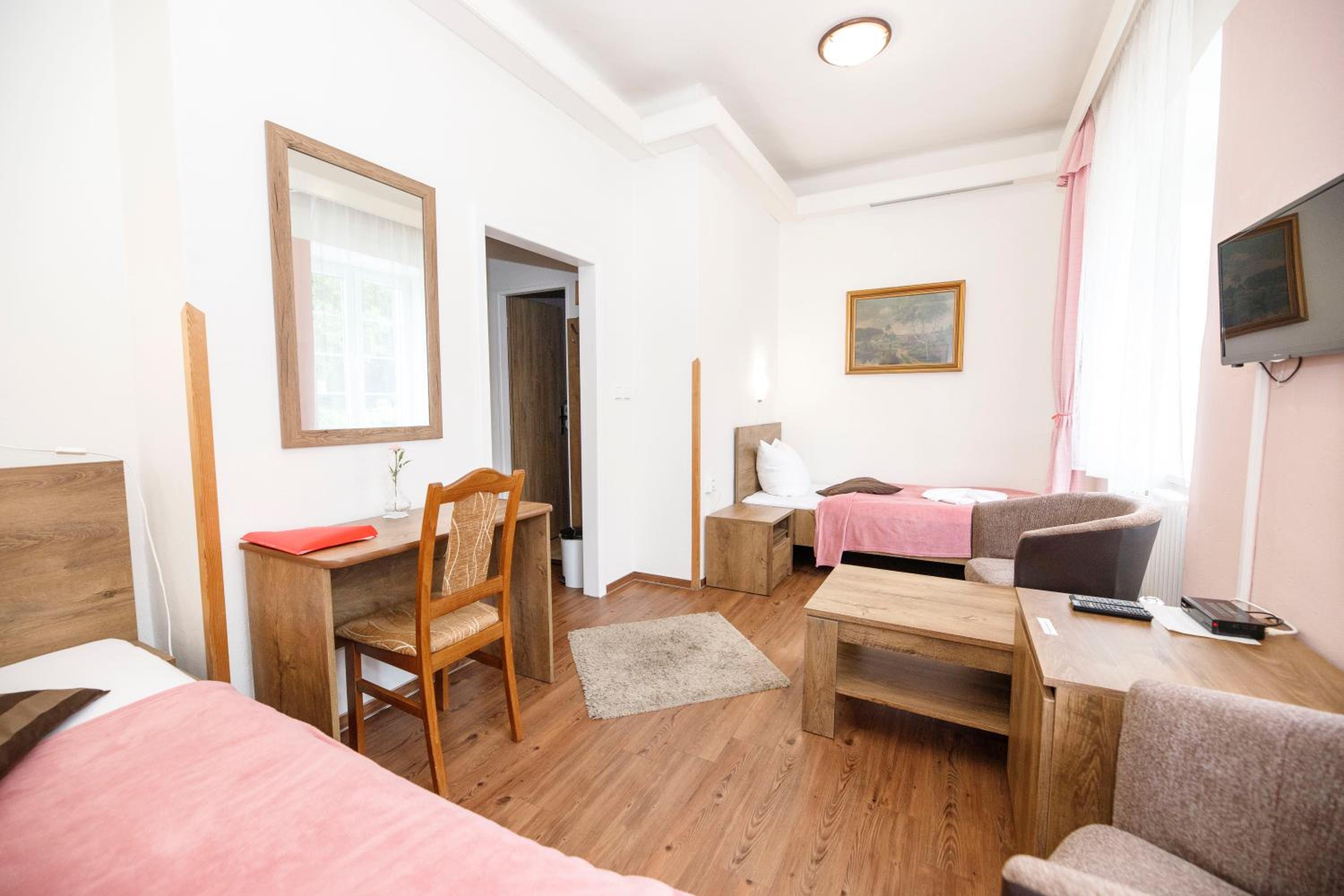 Standard Double or Twin Room photo 3