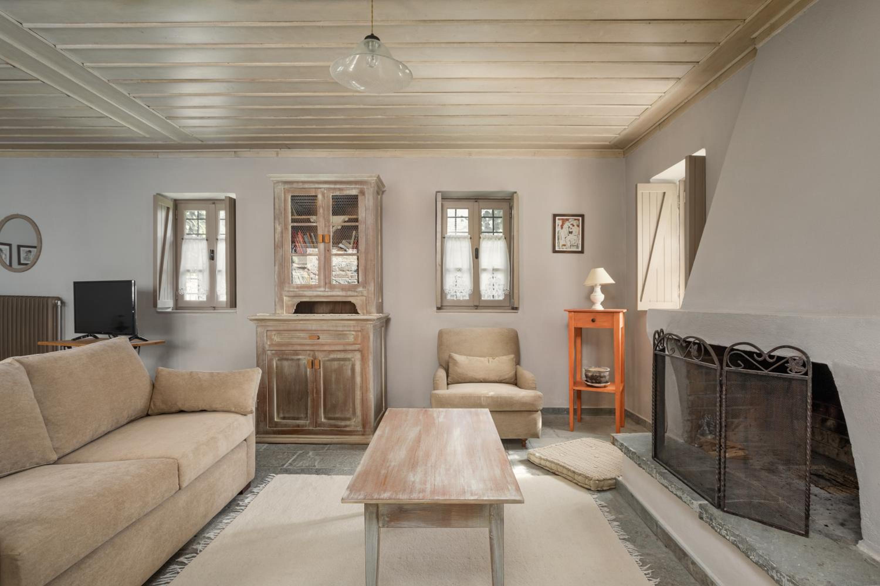 Family Room - Photo 3