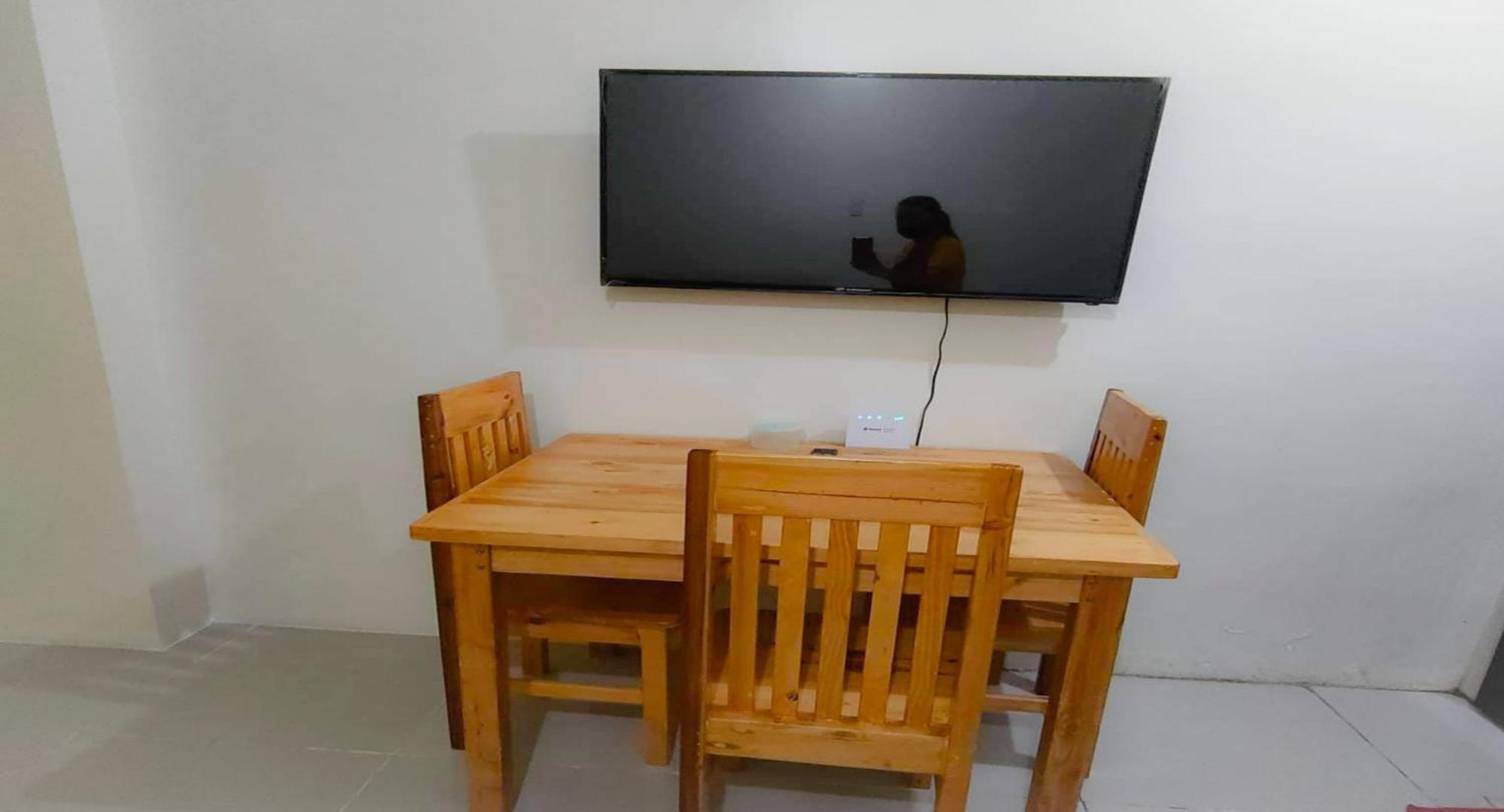 One-Bedroom Apartment - Photo 8