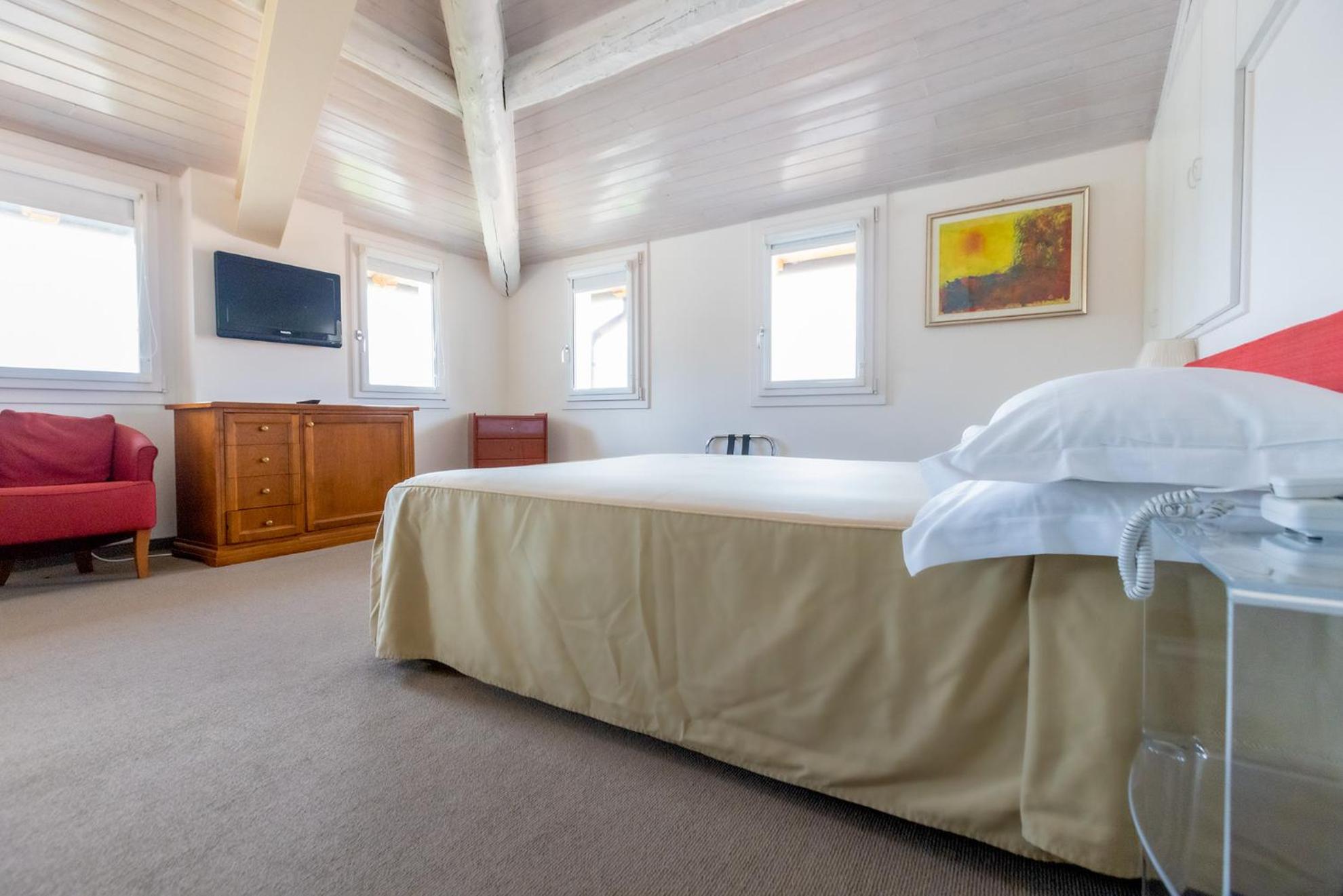 Double Room with Lake View photo 1