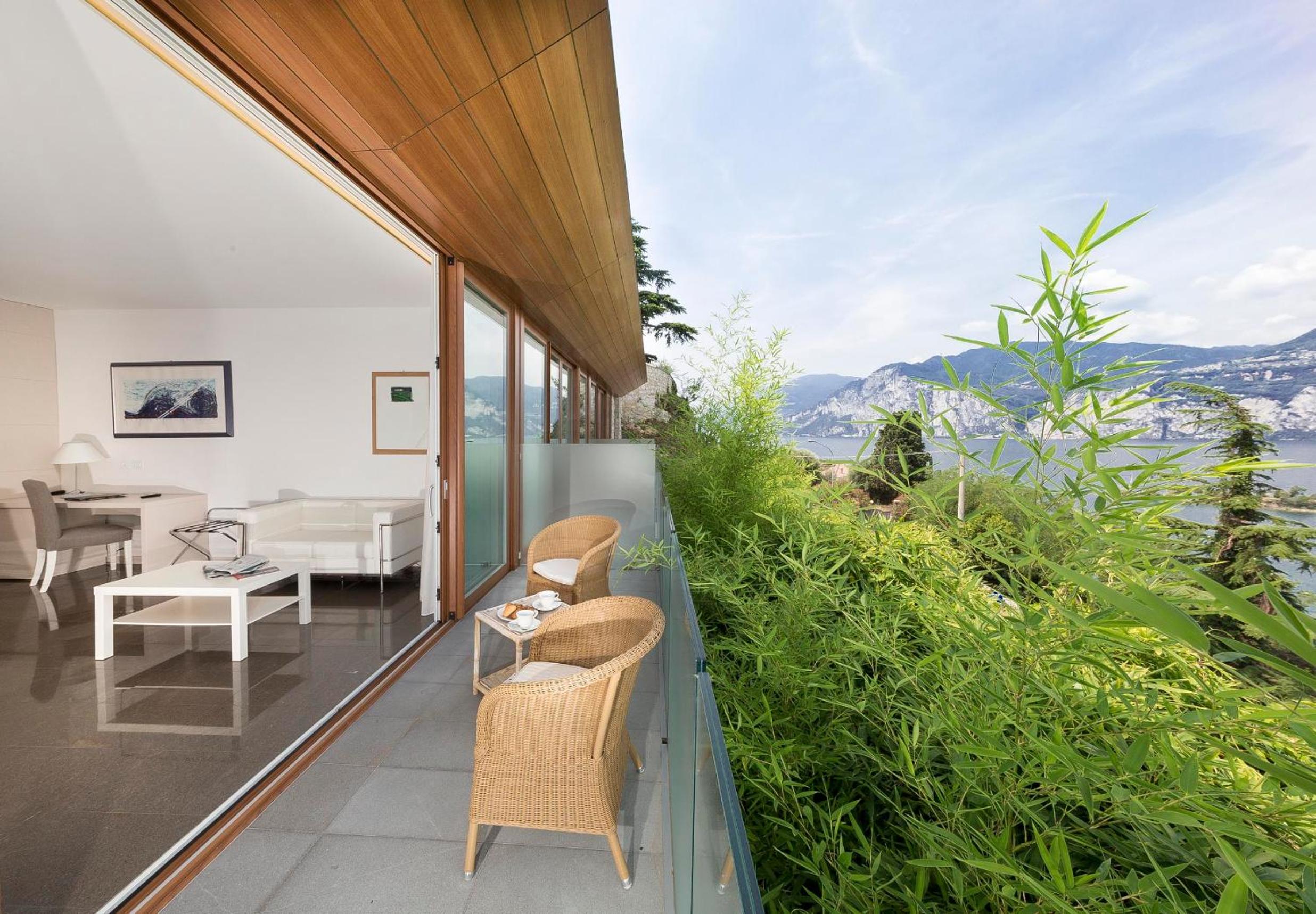 Junior Suite Superior with Balcony/Terrace and Lake View photo 3
