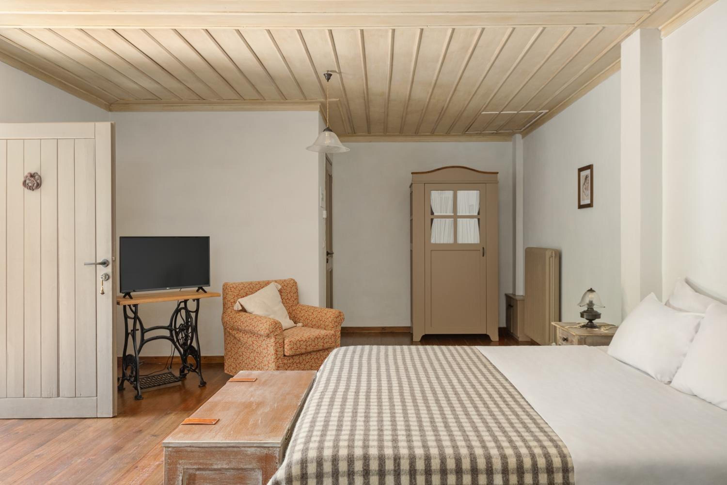 Standard Double Room - Photo 4