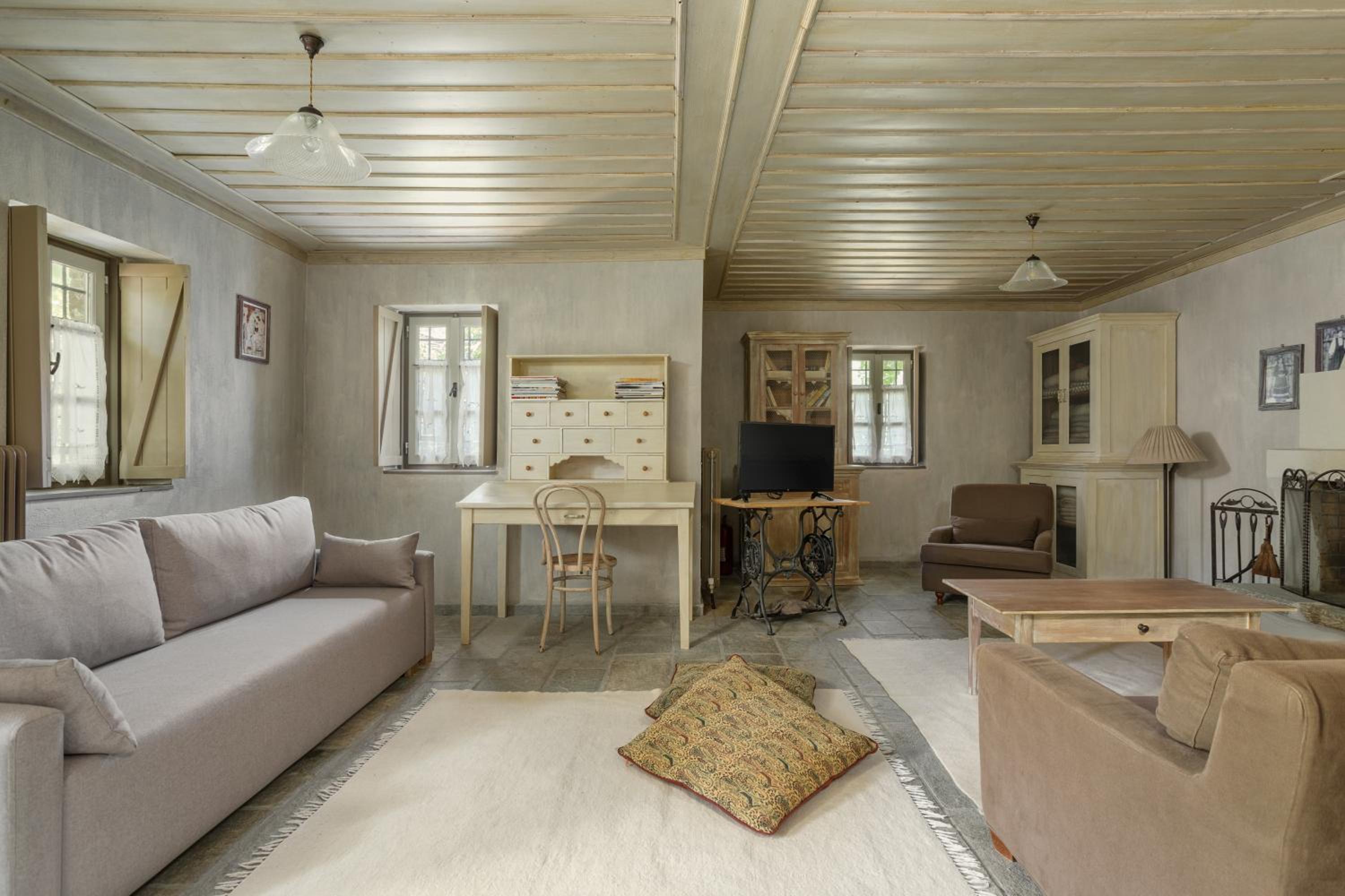 Family Room - Photo 5