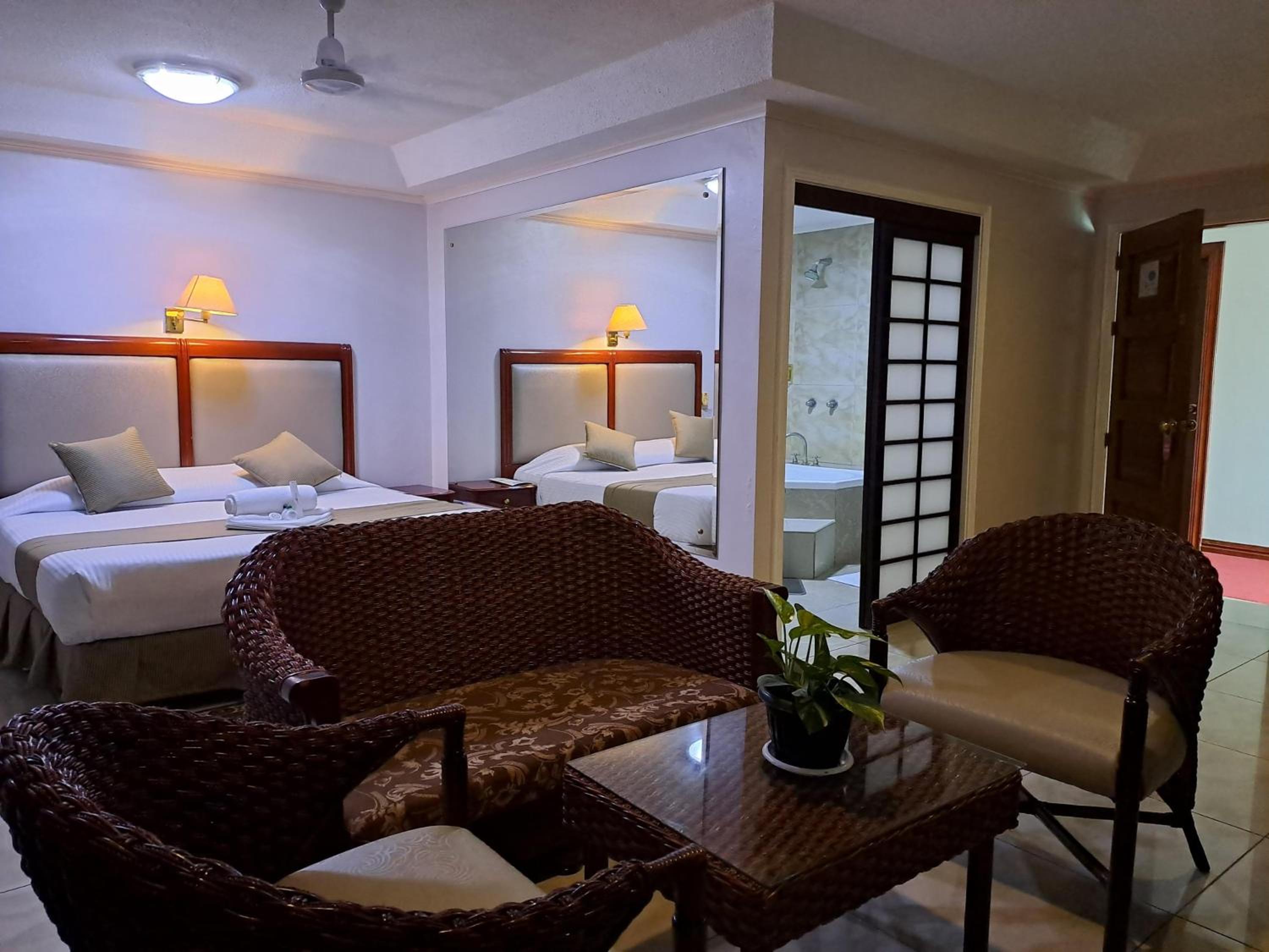 King Room with Spa Bath photo 2