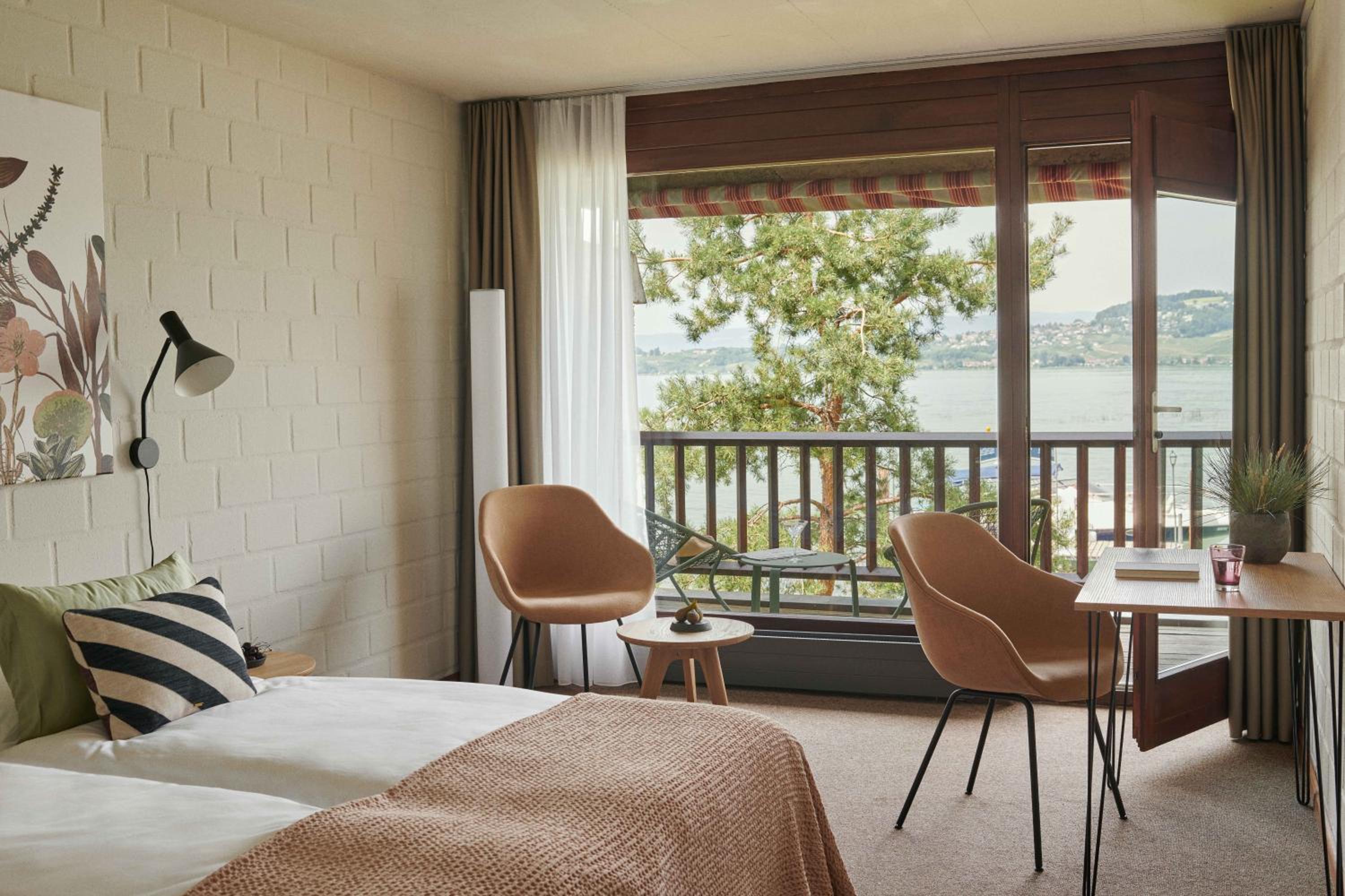 Double Room with Lake View - Photo 1