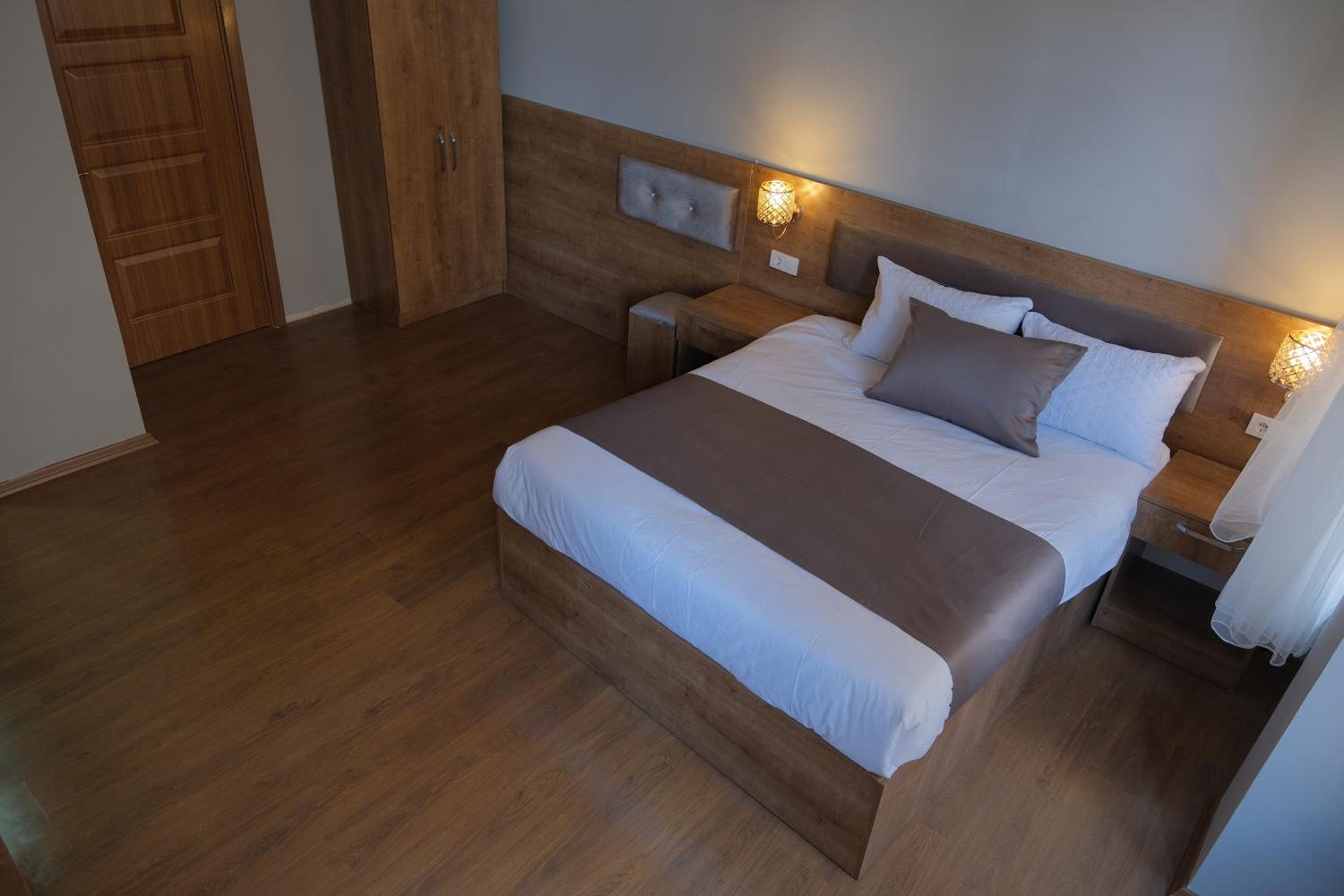 Deluxe Double Room with Balcony photo 1