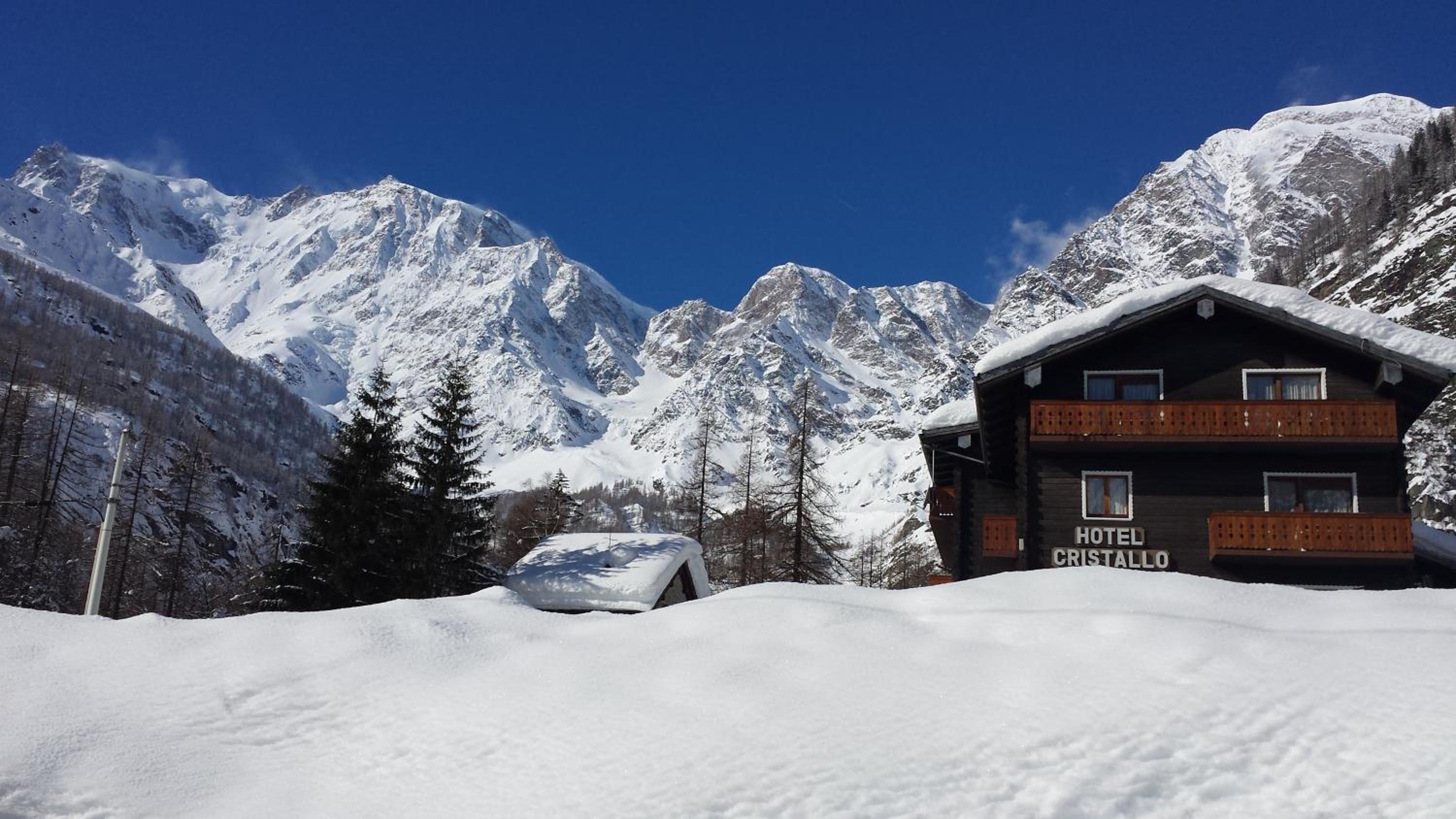 Double Room with Mountain View - Photo 3