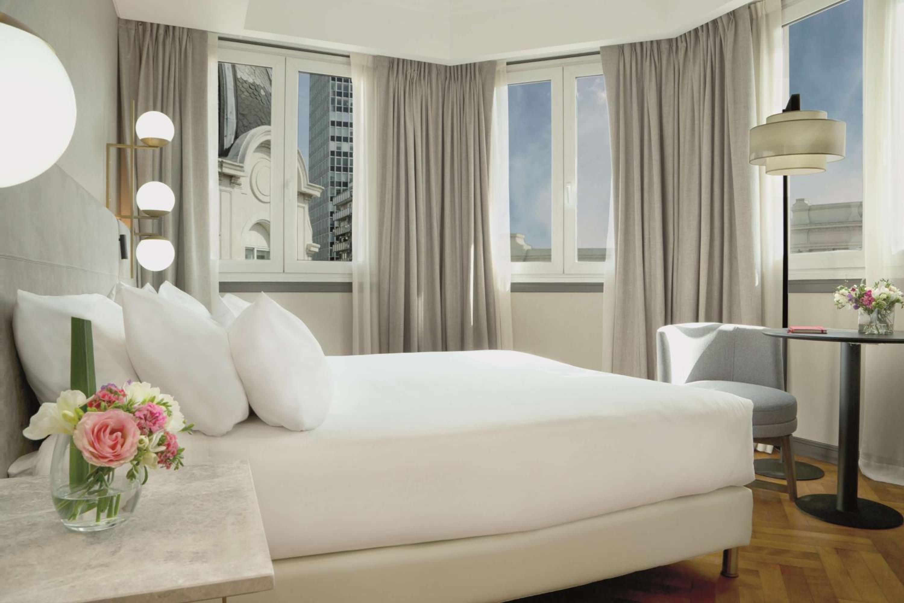Premium Double Room with View thumbnail 6