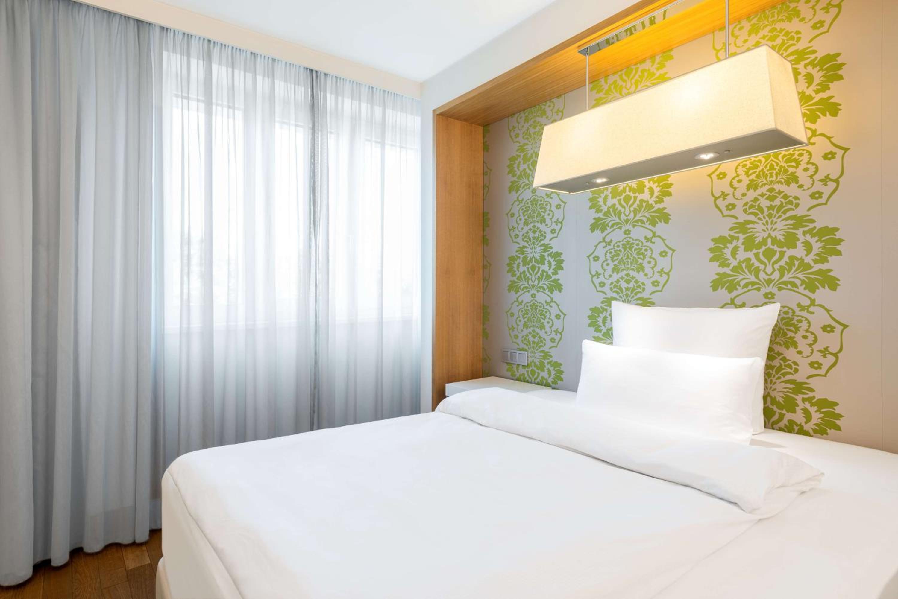 Available room thumbnail 5