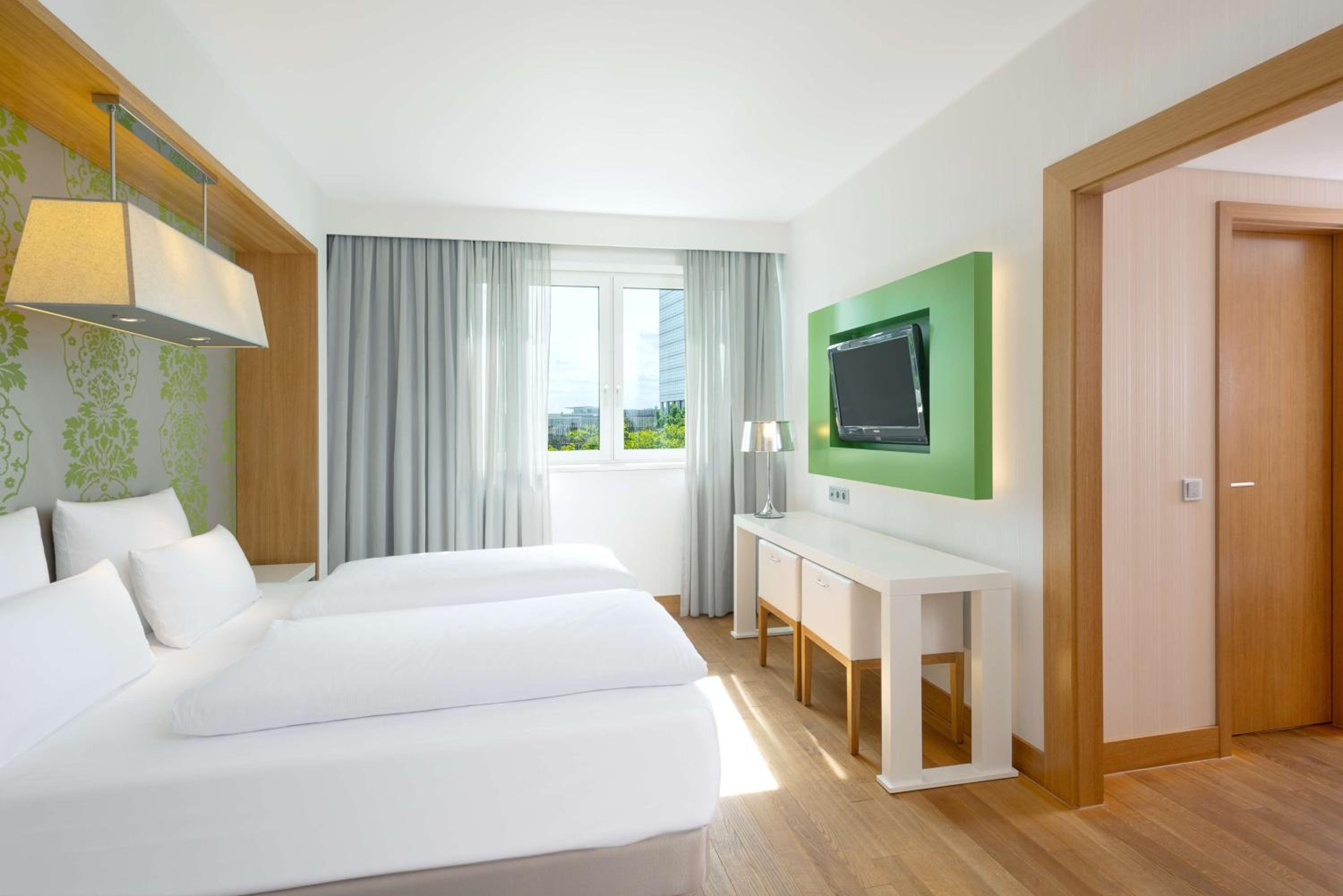 Available room thumbnail 5