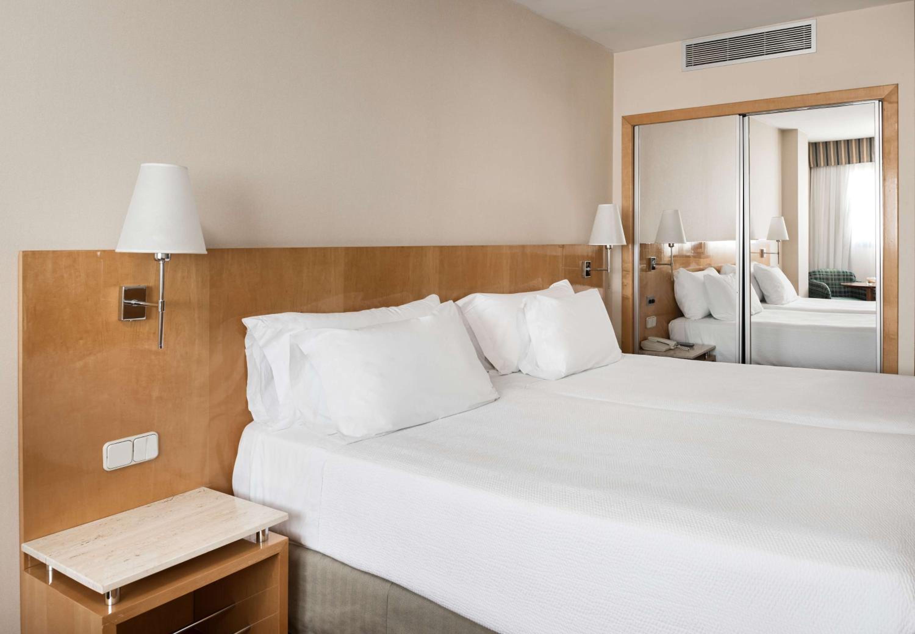 Standard Double or Twin Room - Photo 1