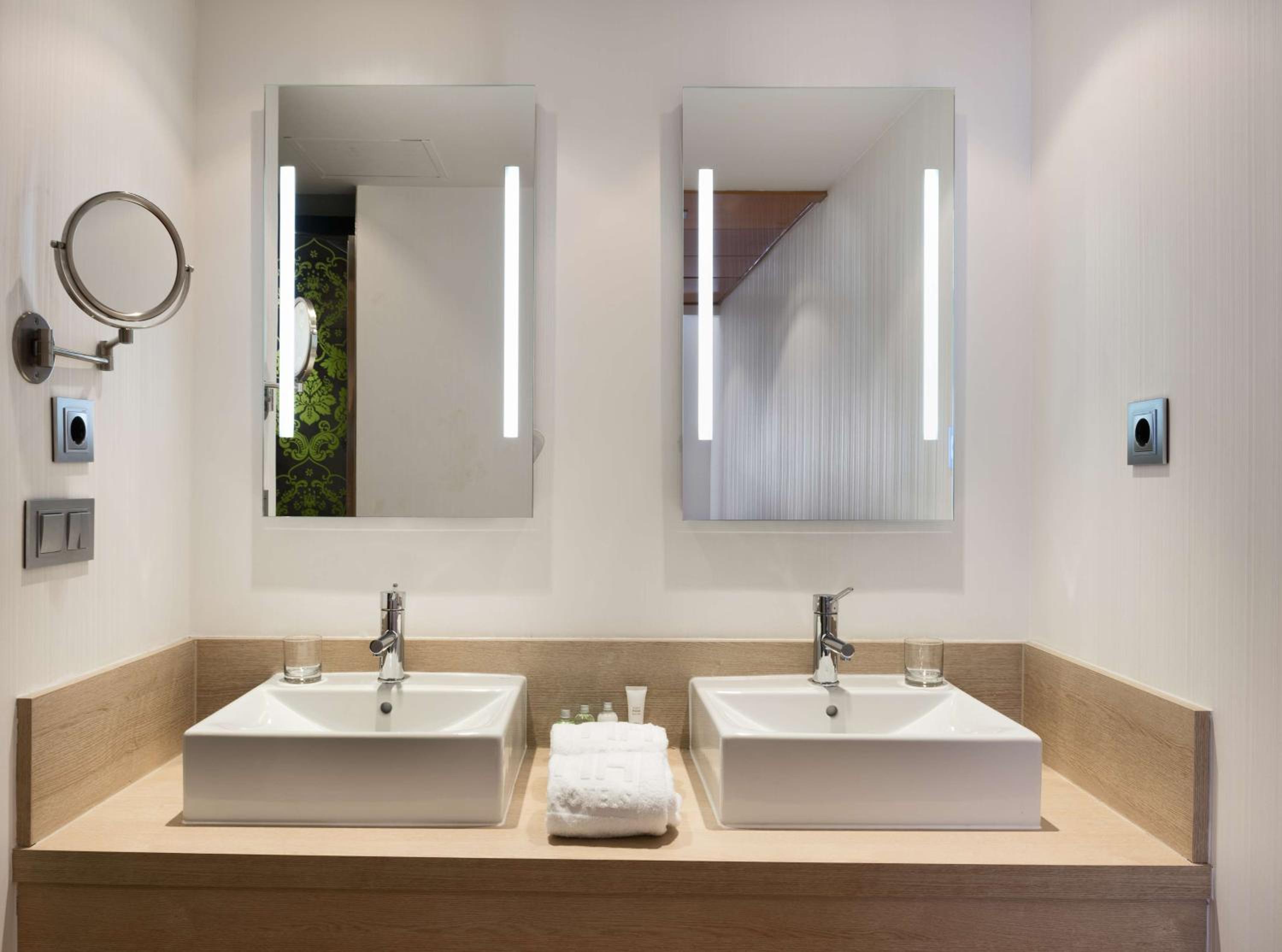 Superior Double or Twin Room - Photo 5