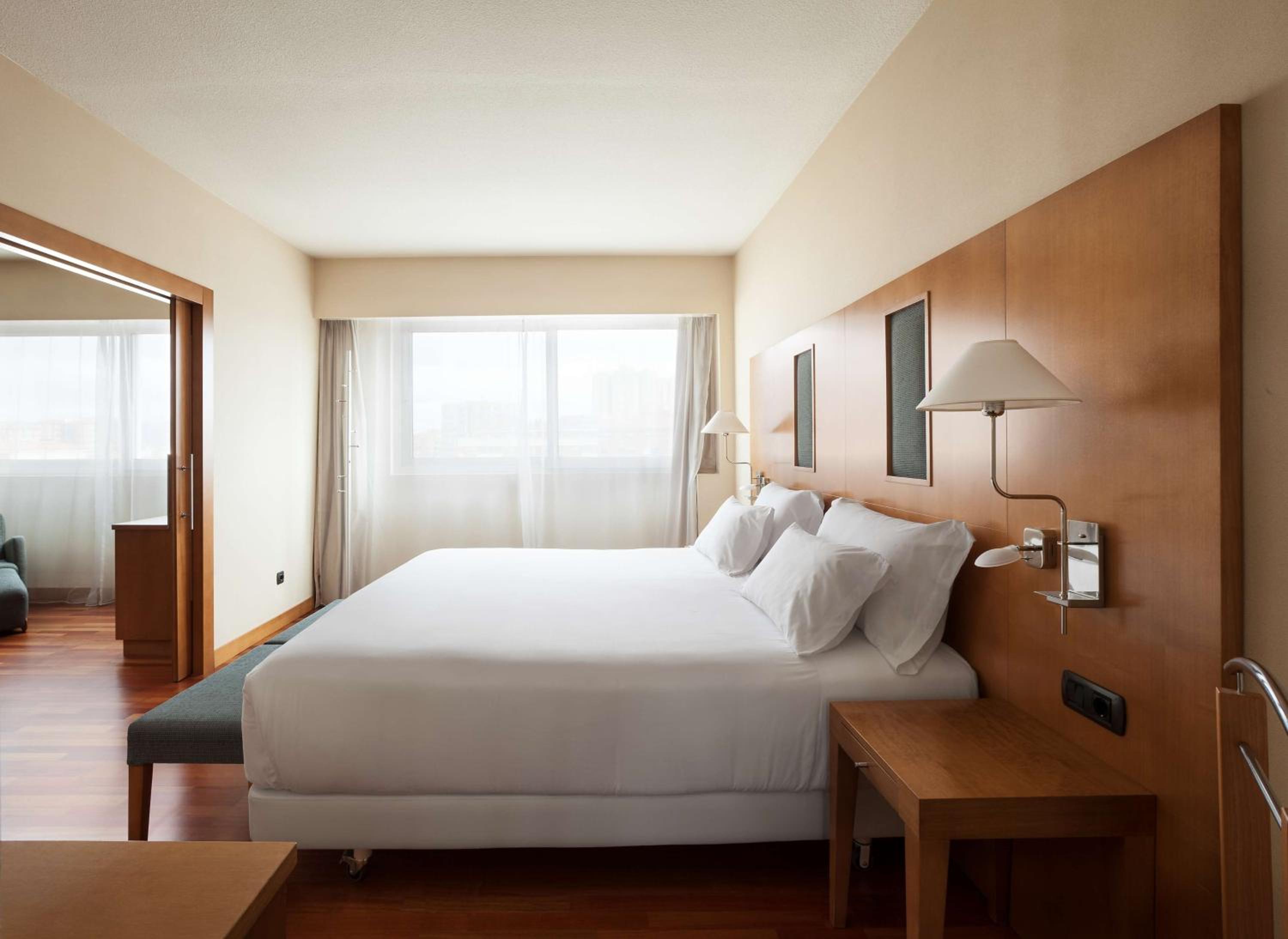 Suite - Photo 1