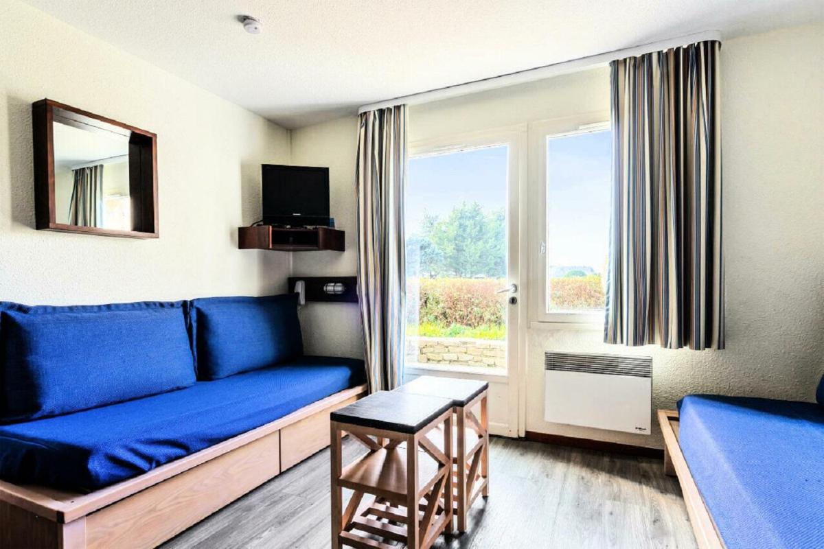 Select One-Bedroom Apartment (4 People)