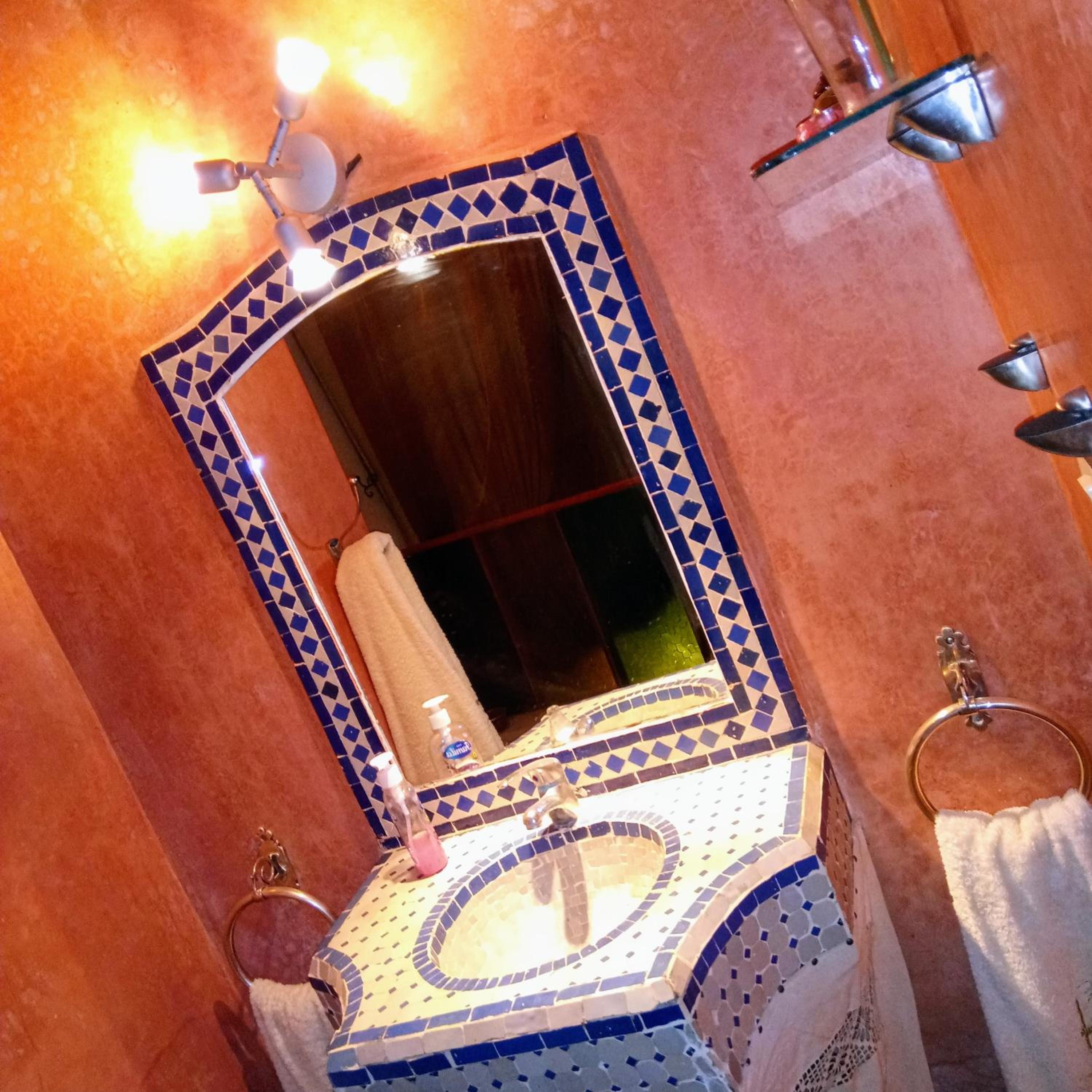 Deluxe Room - Photo 13