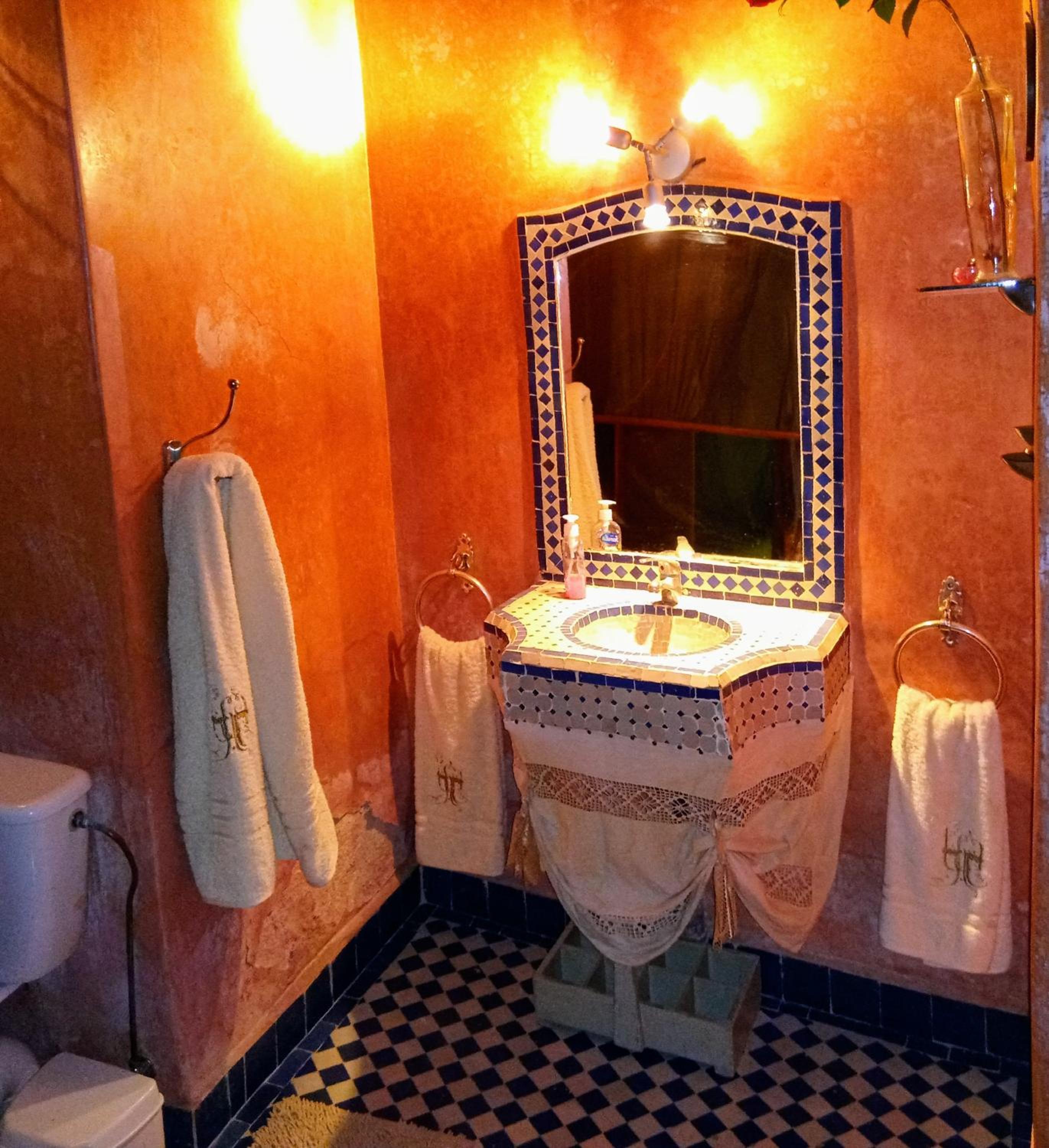 Deluxe Room - Photo 17