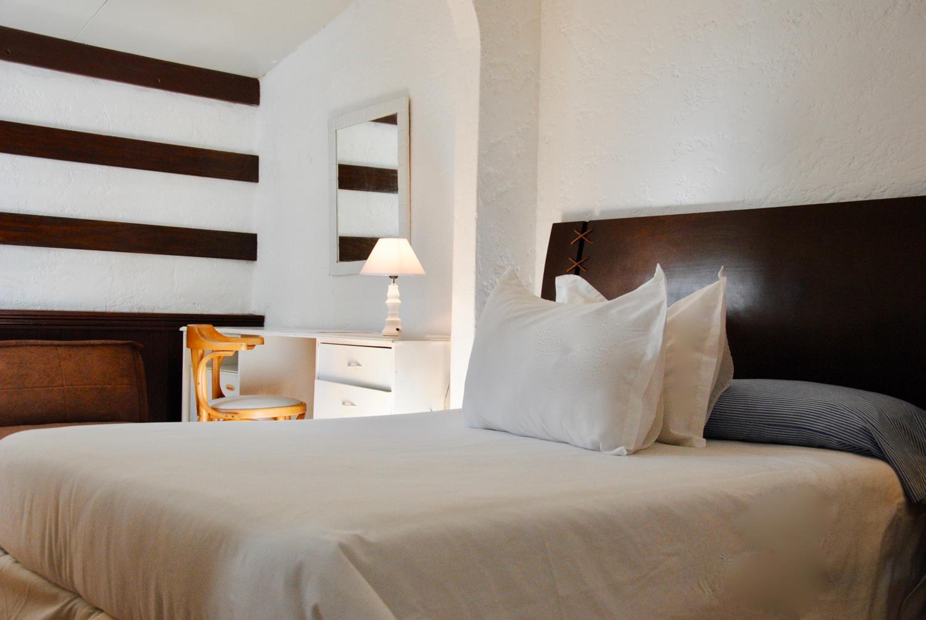 Triple Room with 3 Adults Occupancy (Non Smoking) photo 3