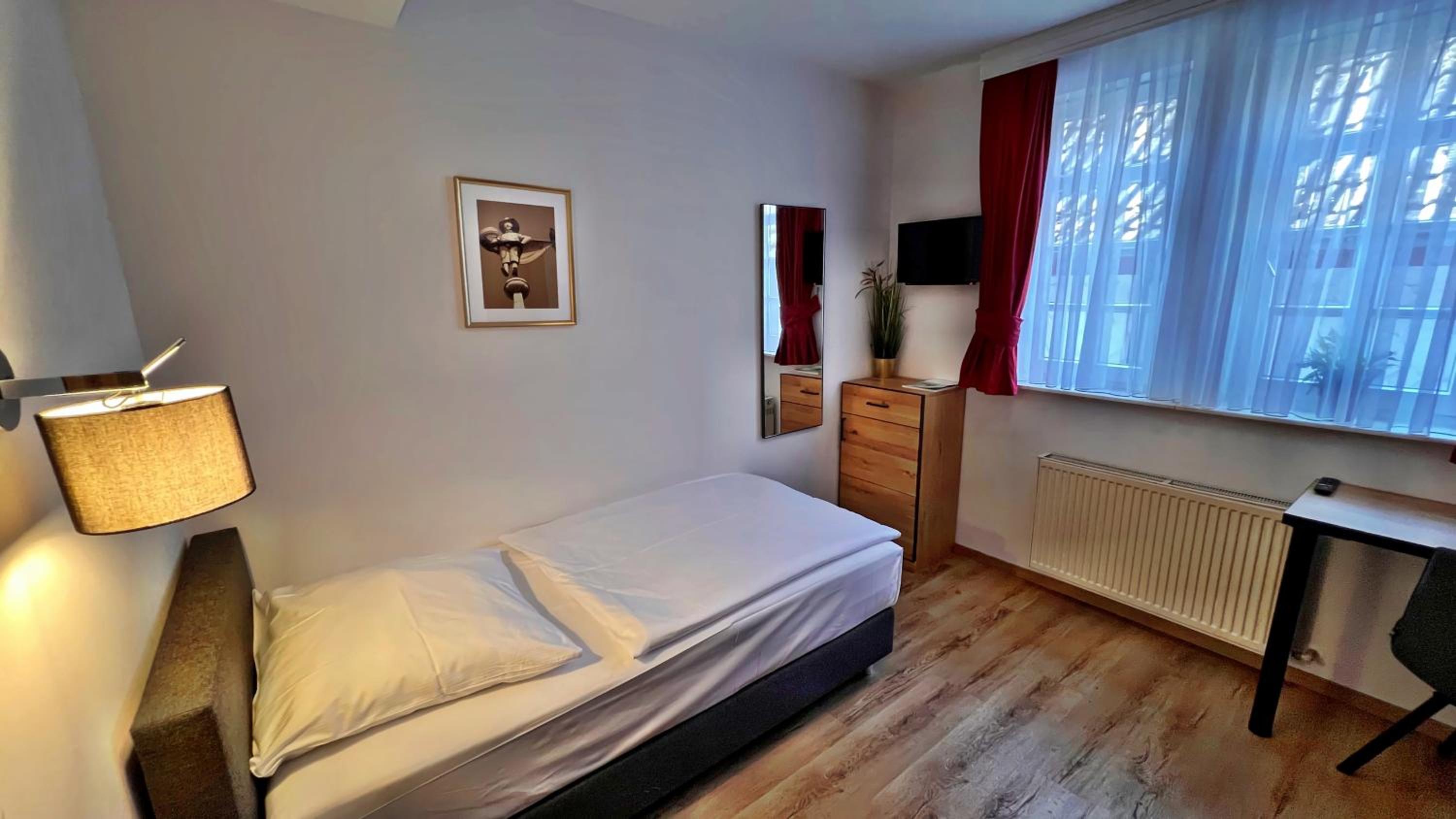 Single Room photo 3