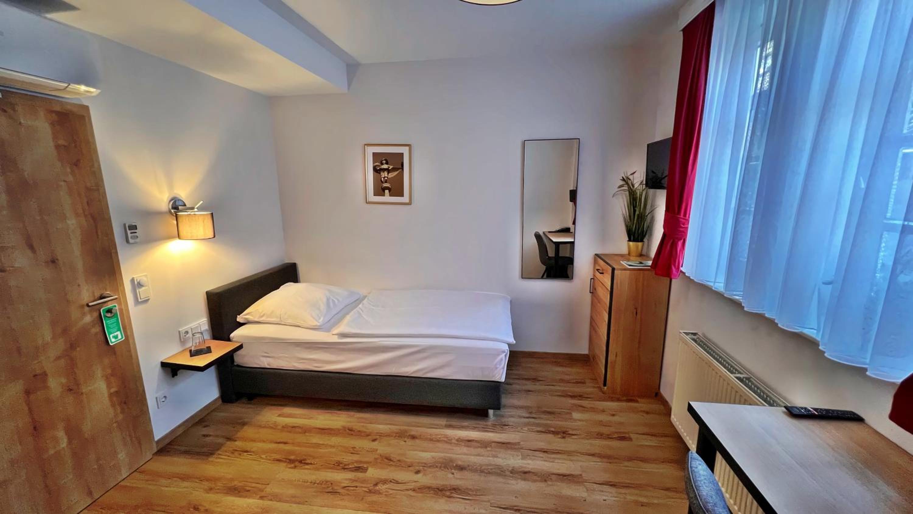 Single Room photo 2