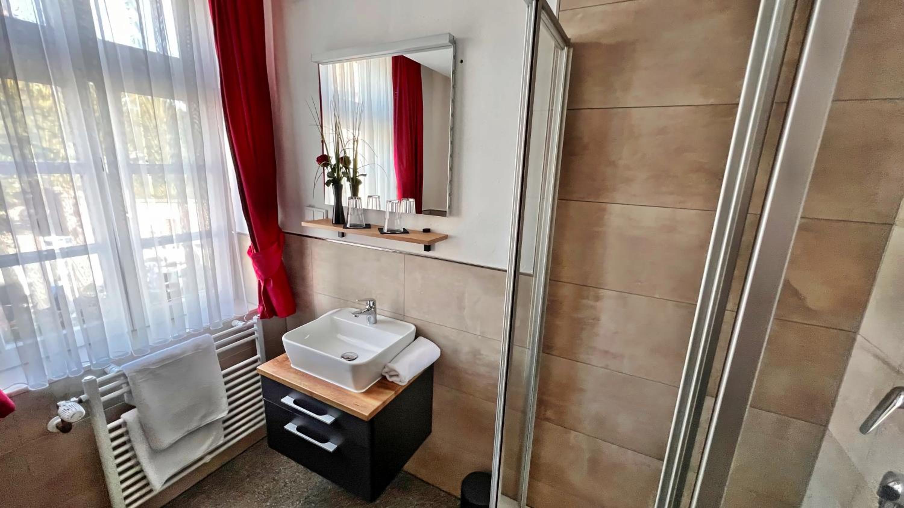Double Room - Photo 4